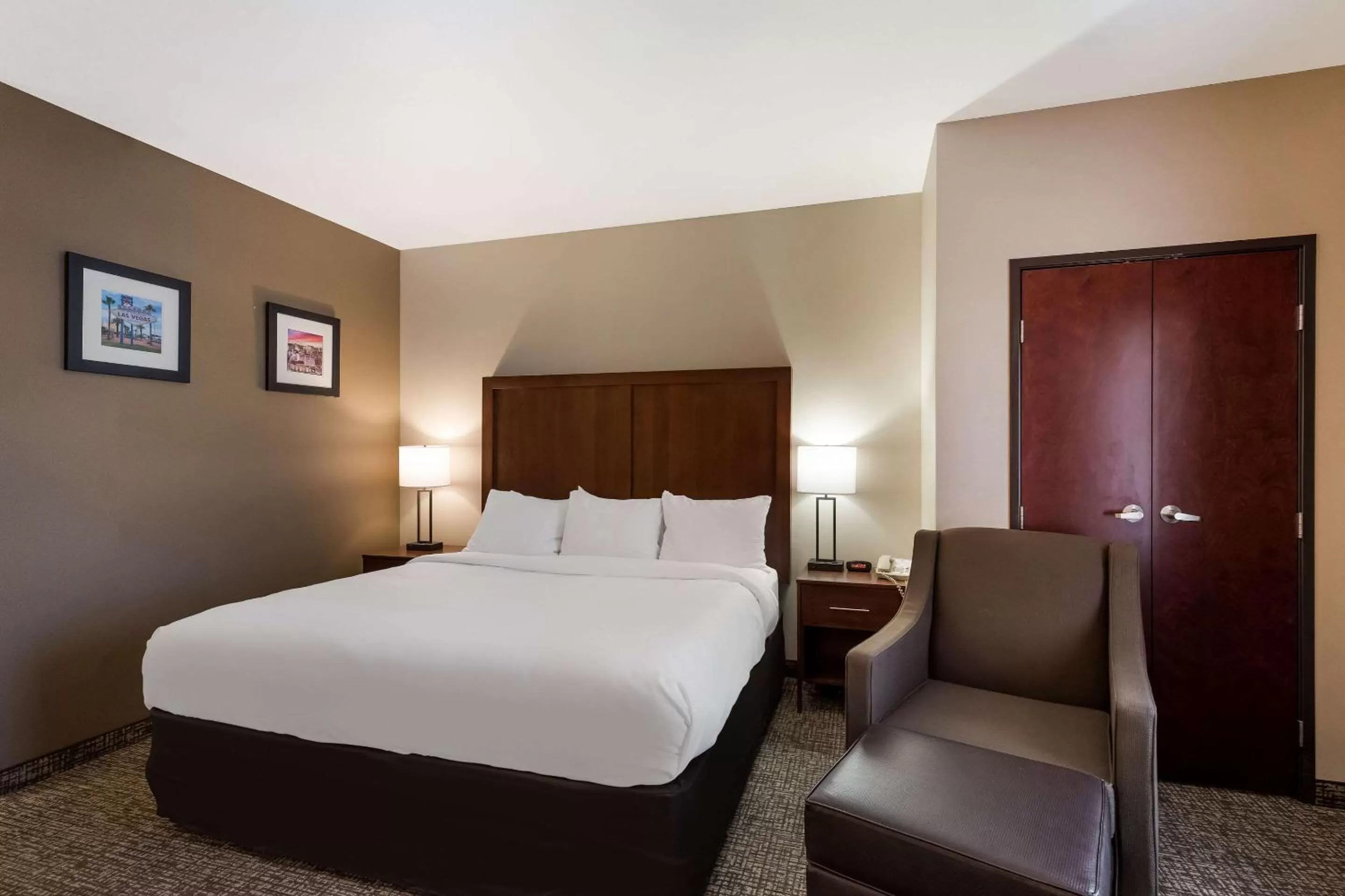 Bedroom, Bed in Comfort Inn & Suites Las Vegas - Nellis
