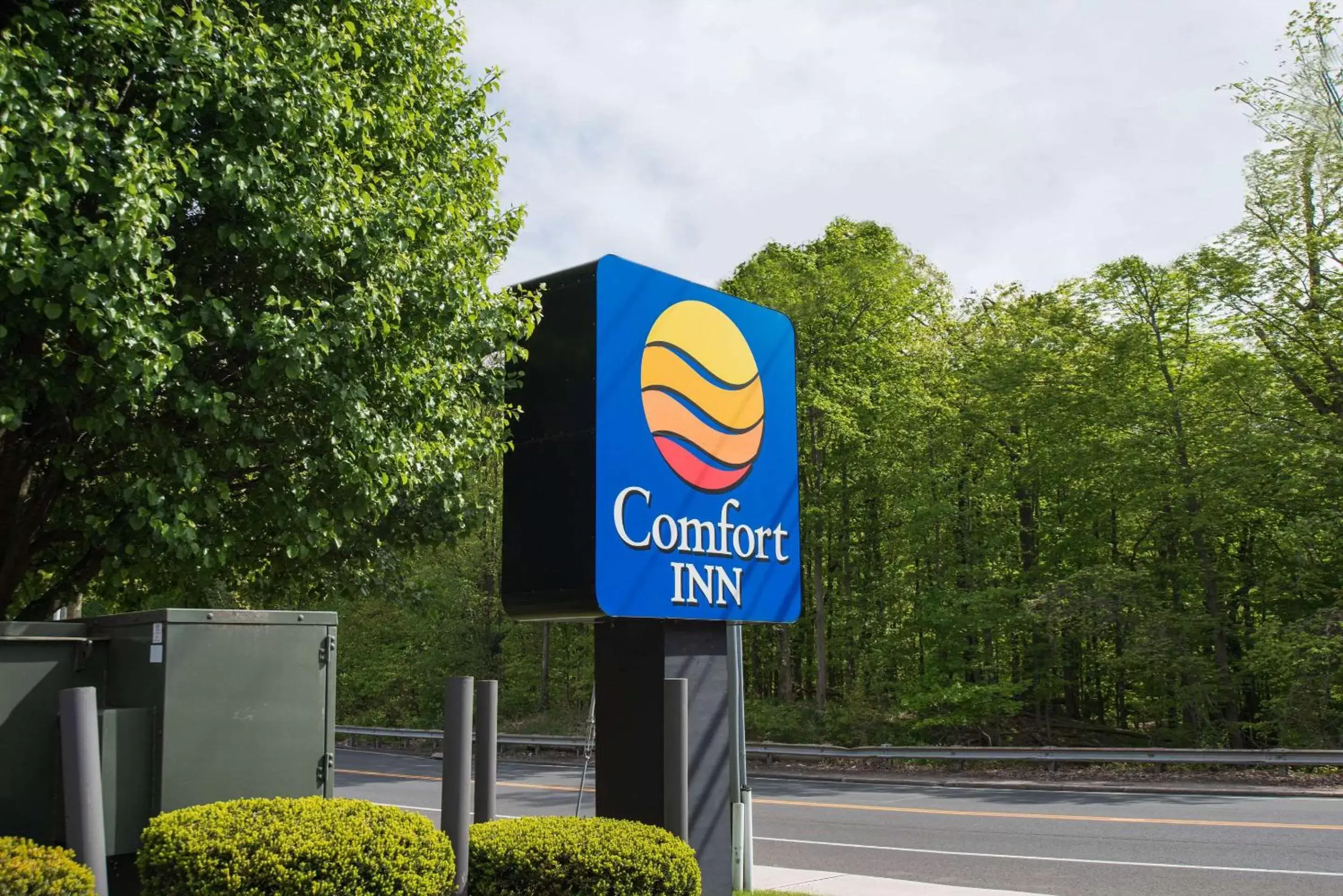 Property building in Comfort Inn Naugatuck-Shelton, CT