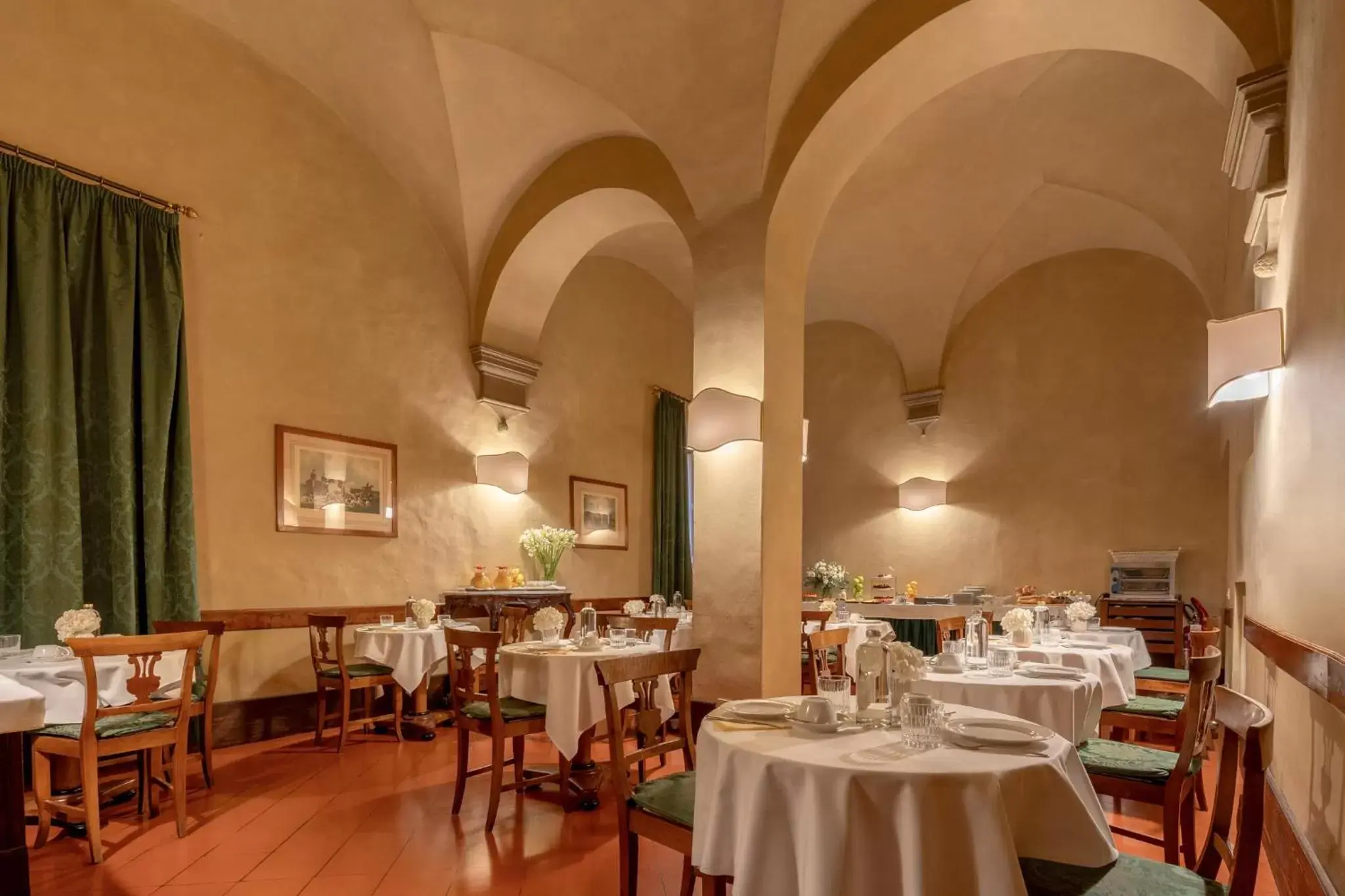 Restaurant/Places to Eat in Loggiato Dei Serviti