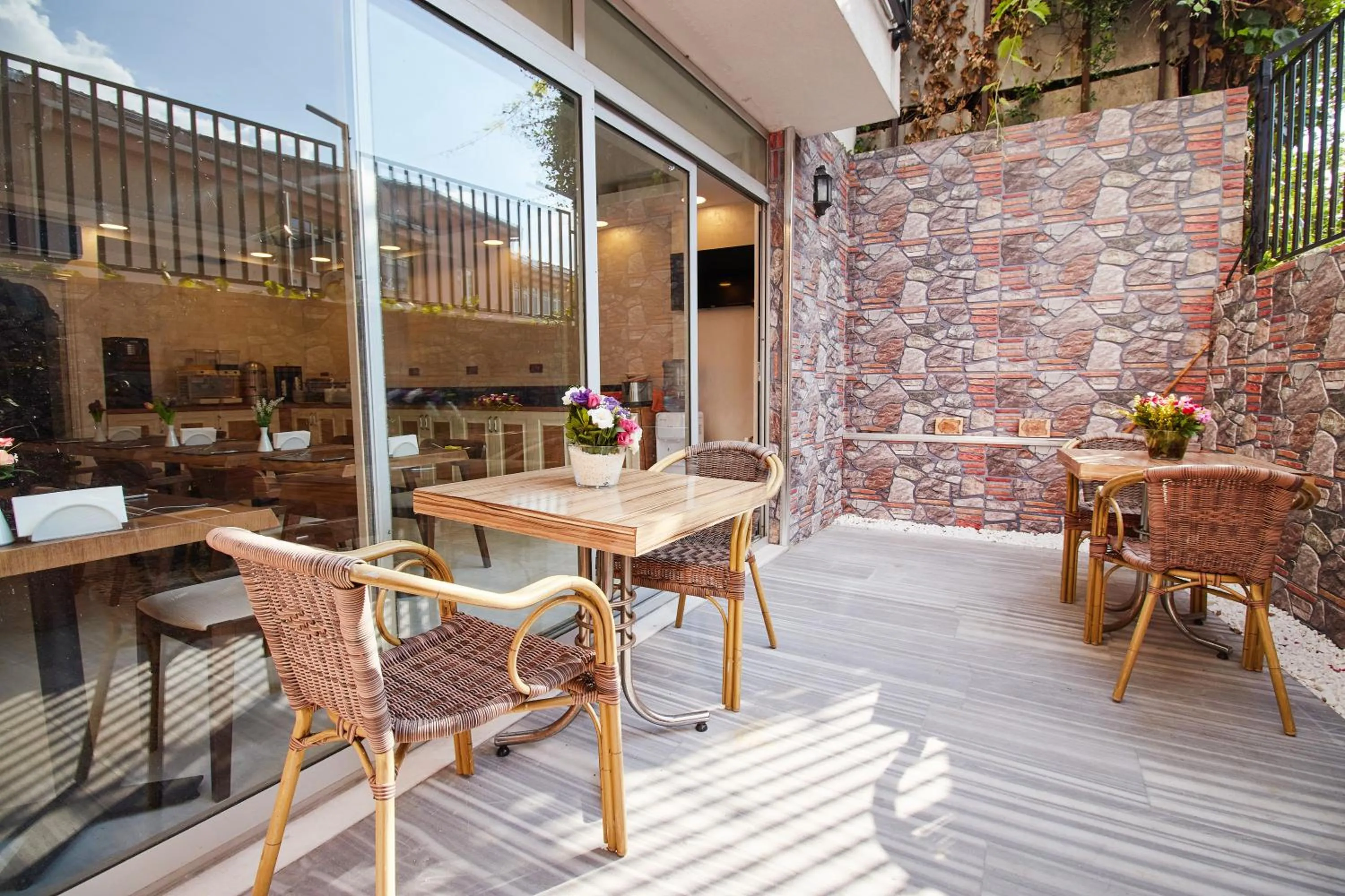 Restaurant/places to eat in Kumru Hotel