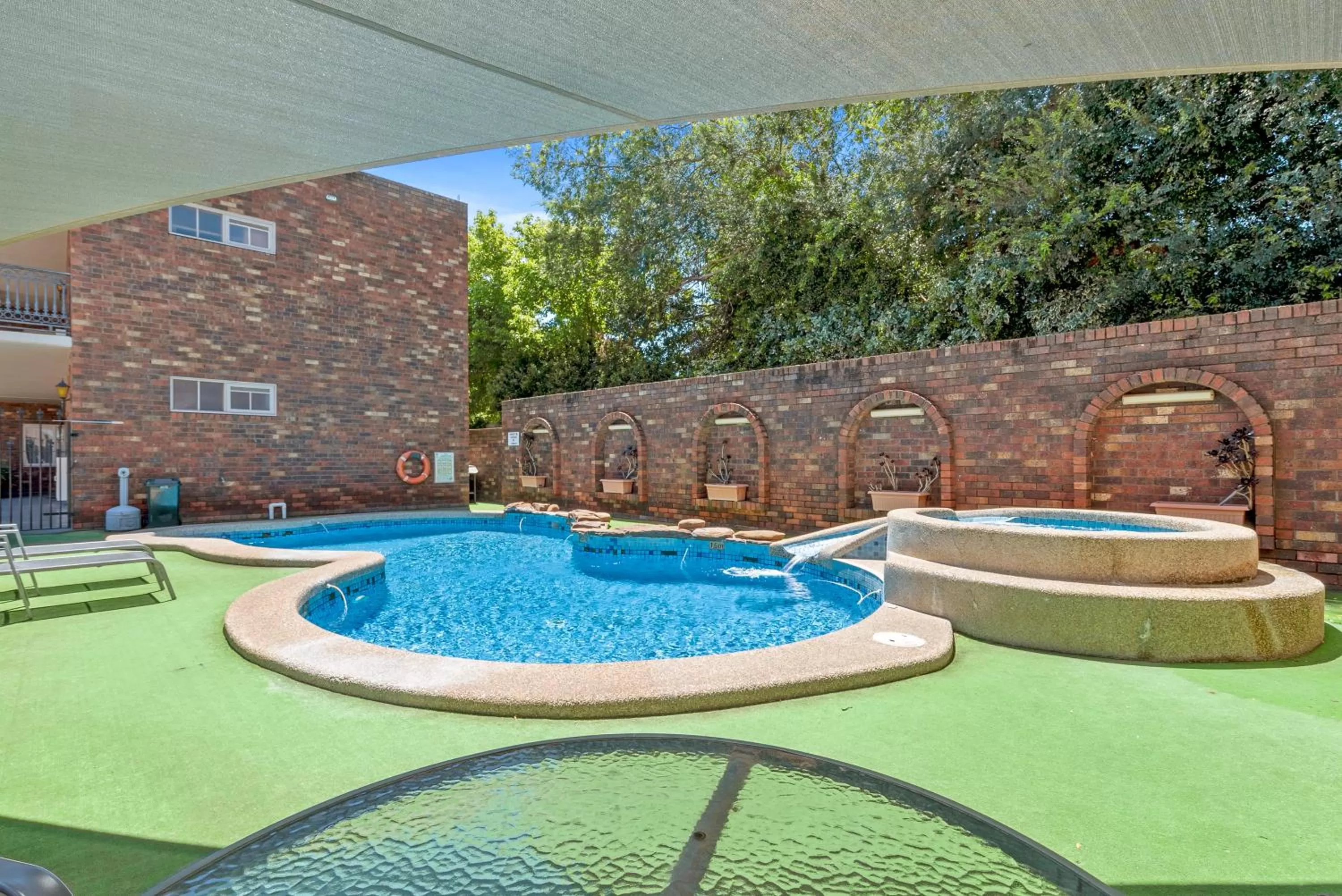 Swimming pool in Sherbourne Terrace Hotel