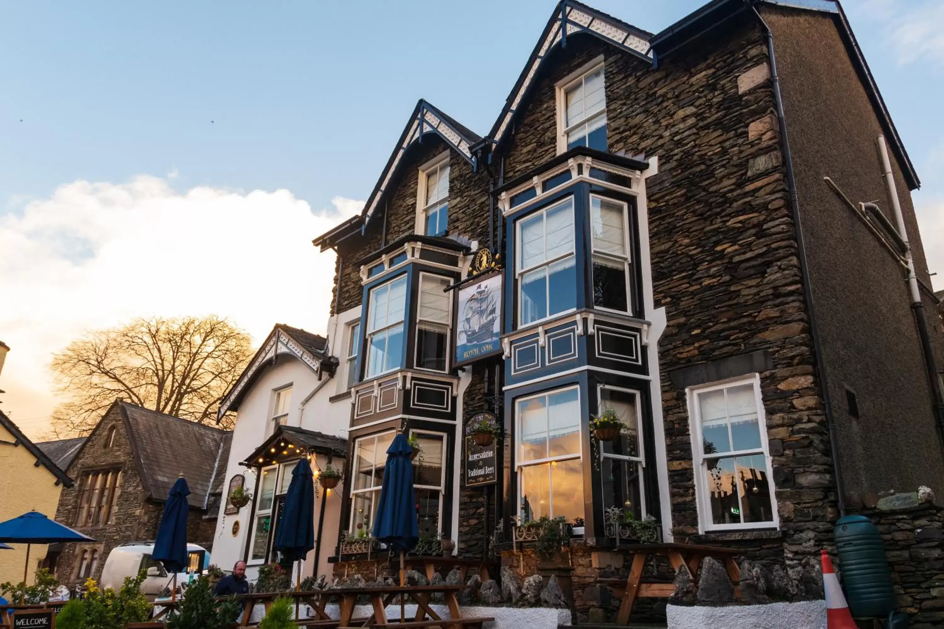 Patio, Property Building in The Royal Oak Inn