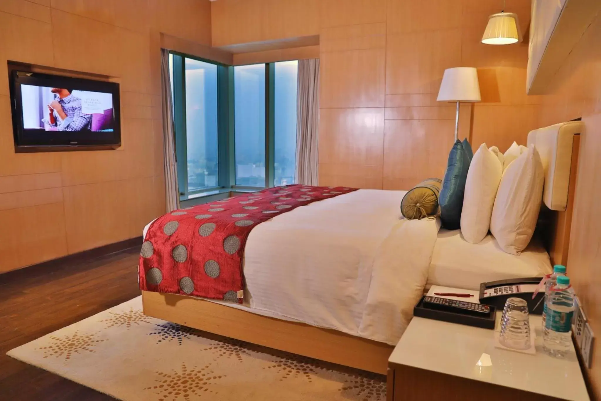 Photo of the whole room, Bed in Crowne Plaza Greater Noida, an IHG Hotel