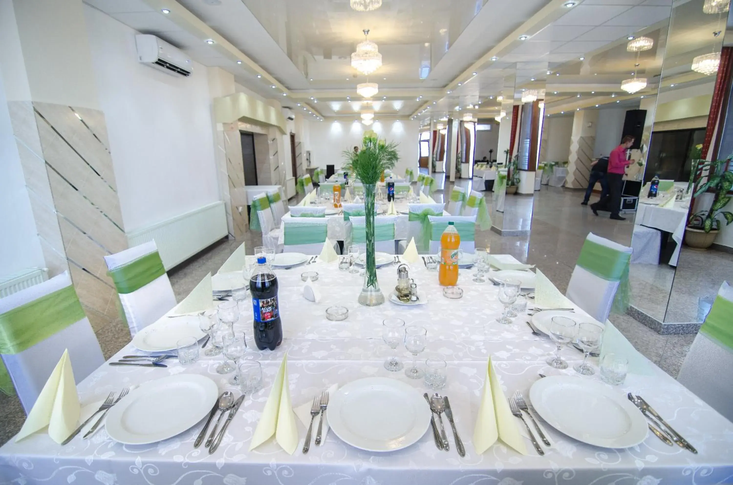 Banquet/Function facilities, Restaurant/Places to Eat in Hotel Seneca