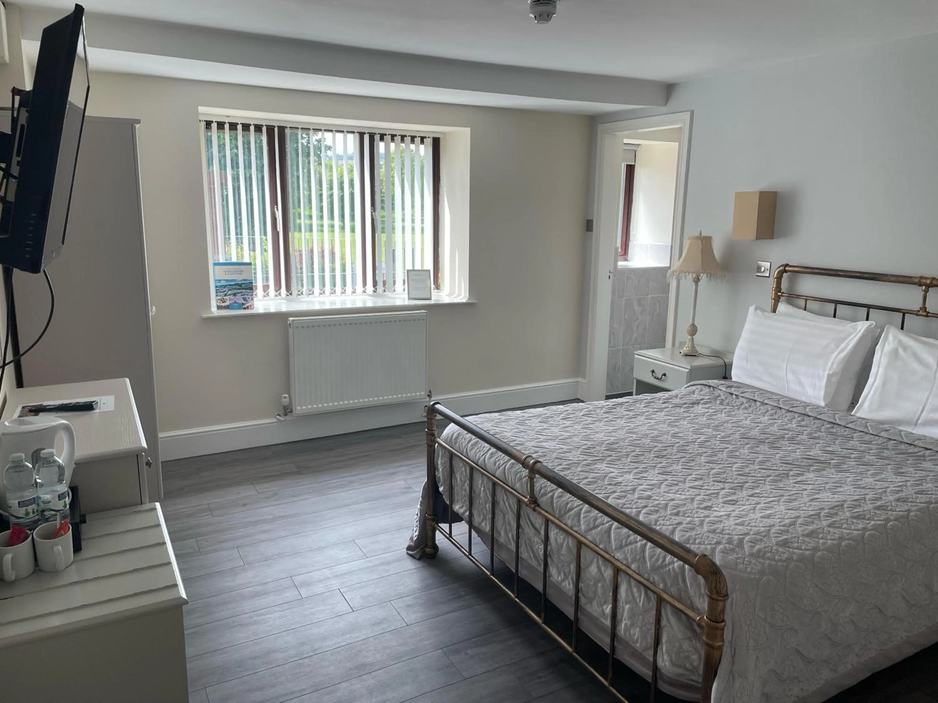 Bedroom, Bed in Mountain Park Hotel