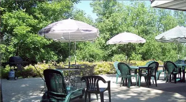 Patio, Restaurant/Places to Eat in AmericInn by Wyndham Inver Grove Heights Minneapolis