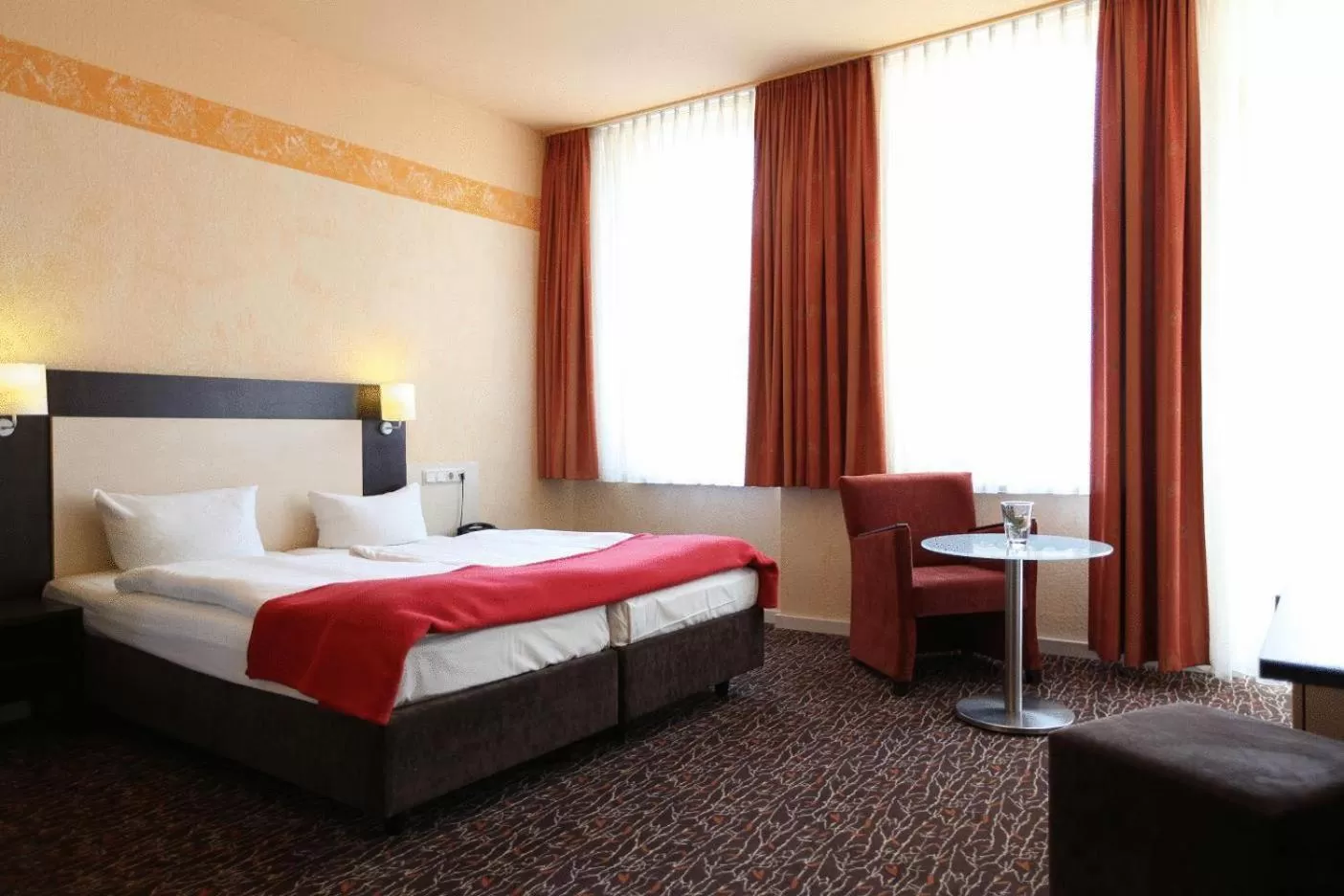 Photo of the whole room, Bed in Adesso Hotel Kassel