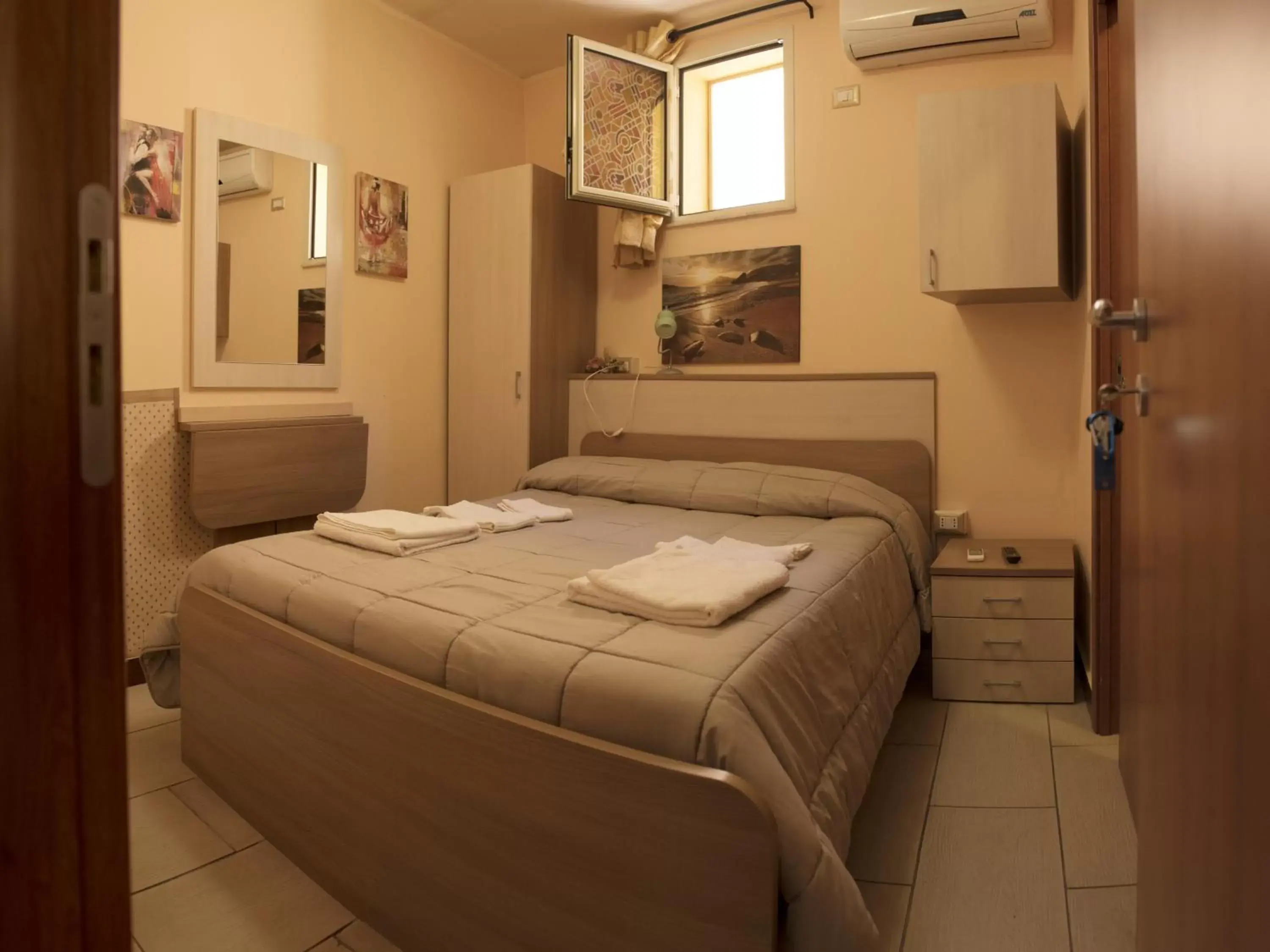 Bedroom, Bed in Golden Dreams Reggio Calabria