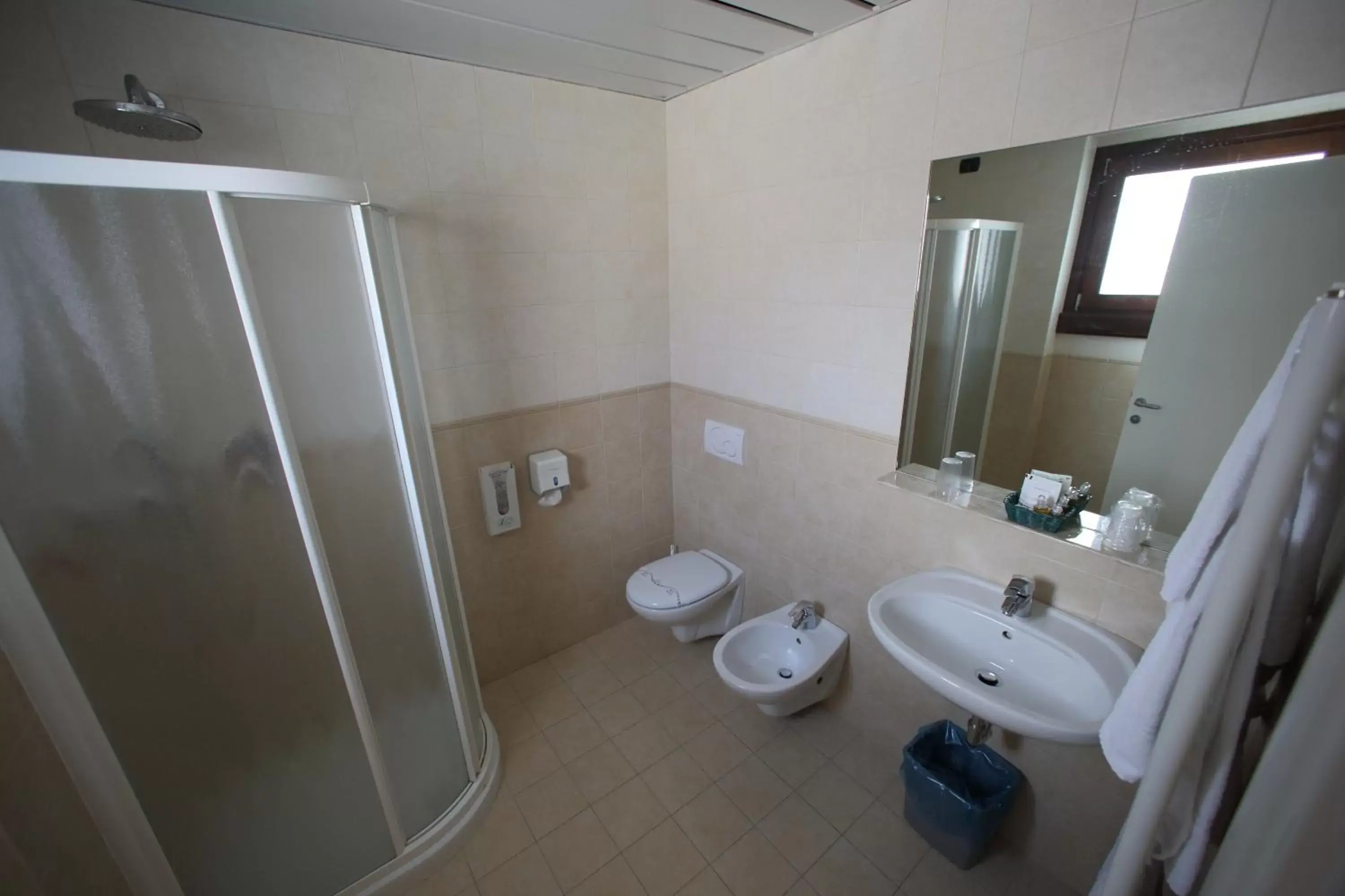 Bathroom in Hotel Fioroni