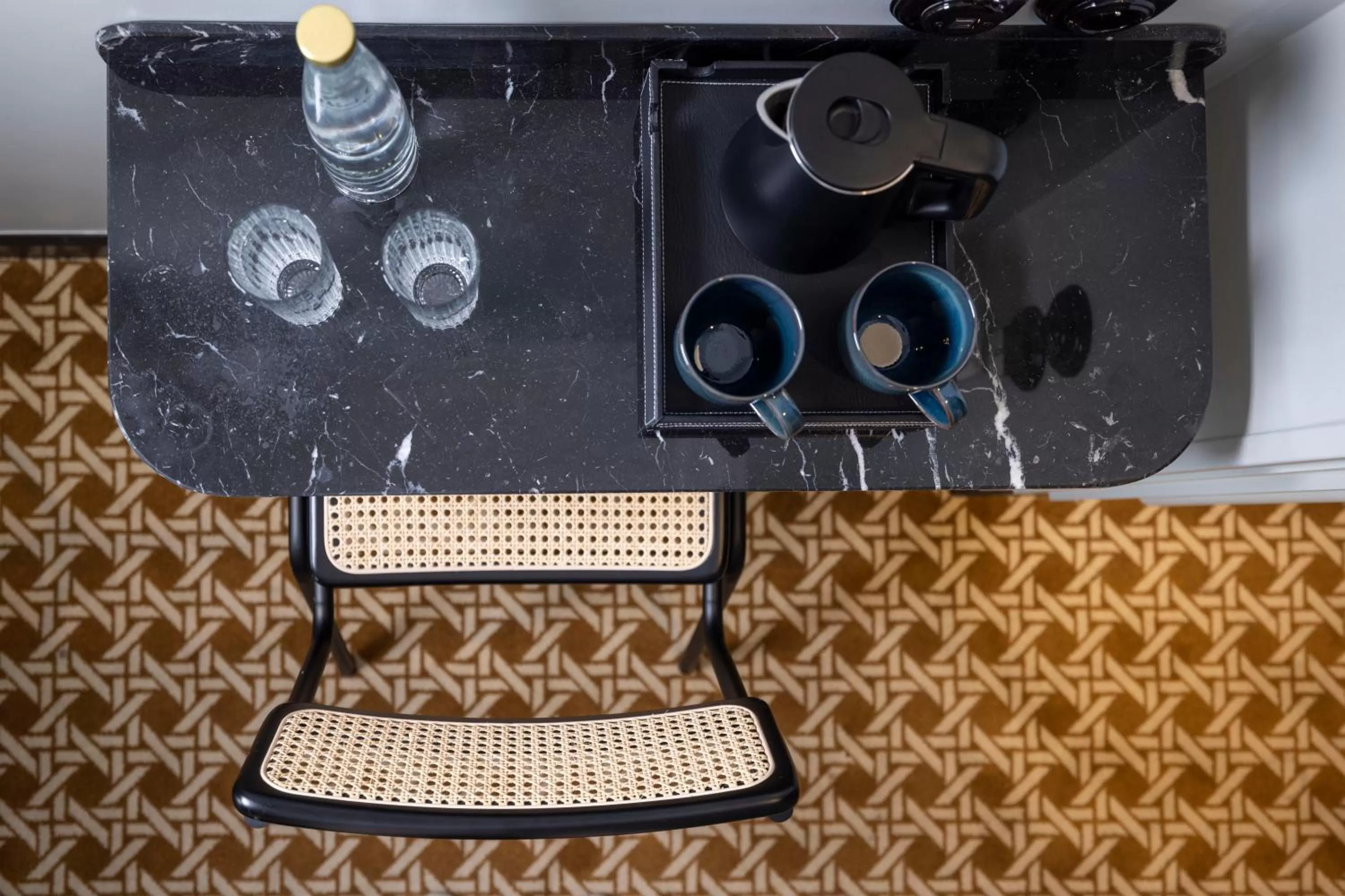 Seating area, Kitchen/Kitchenette in Hotel Bloum