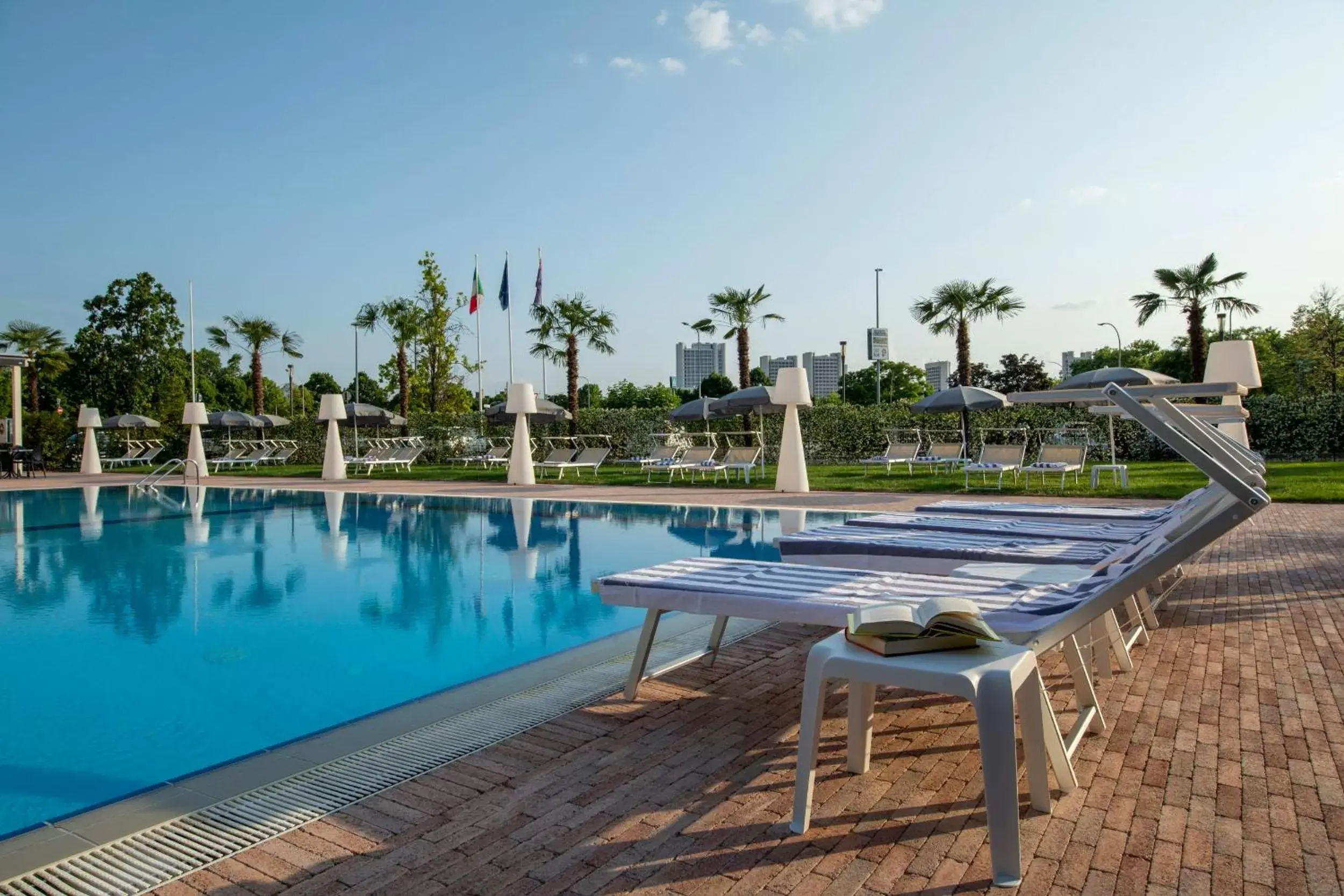 Swimming pool in The Sydney Hotel Swimming pool in The Sydney Hotel