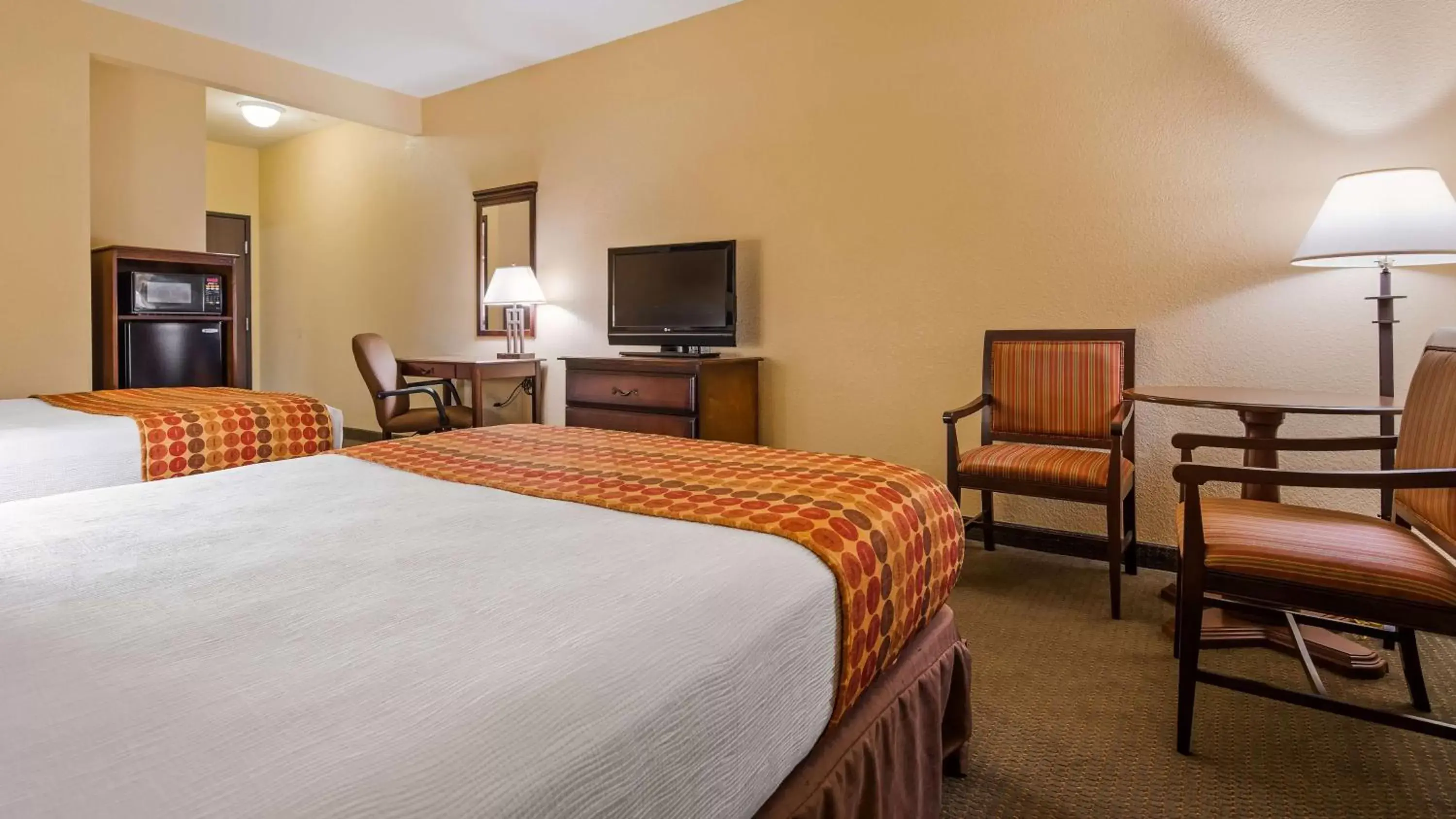 Photo of the whole room, Bed in SureStay Plus Hotel by Best Western Coffeyville