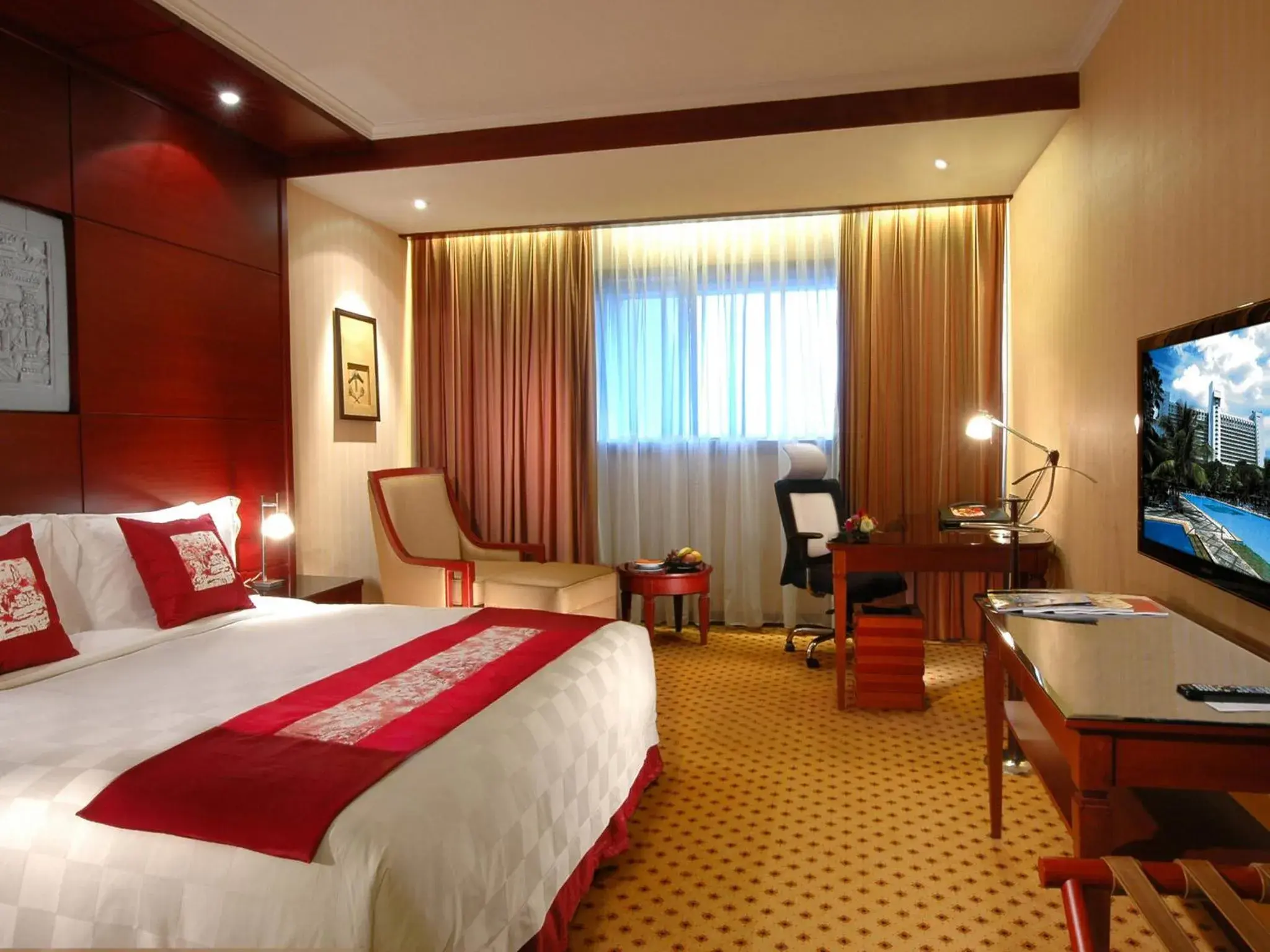 Bedroom, TV/Entertainment Center in Borobudur Jakarta Hotel