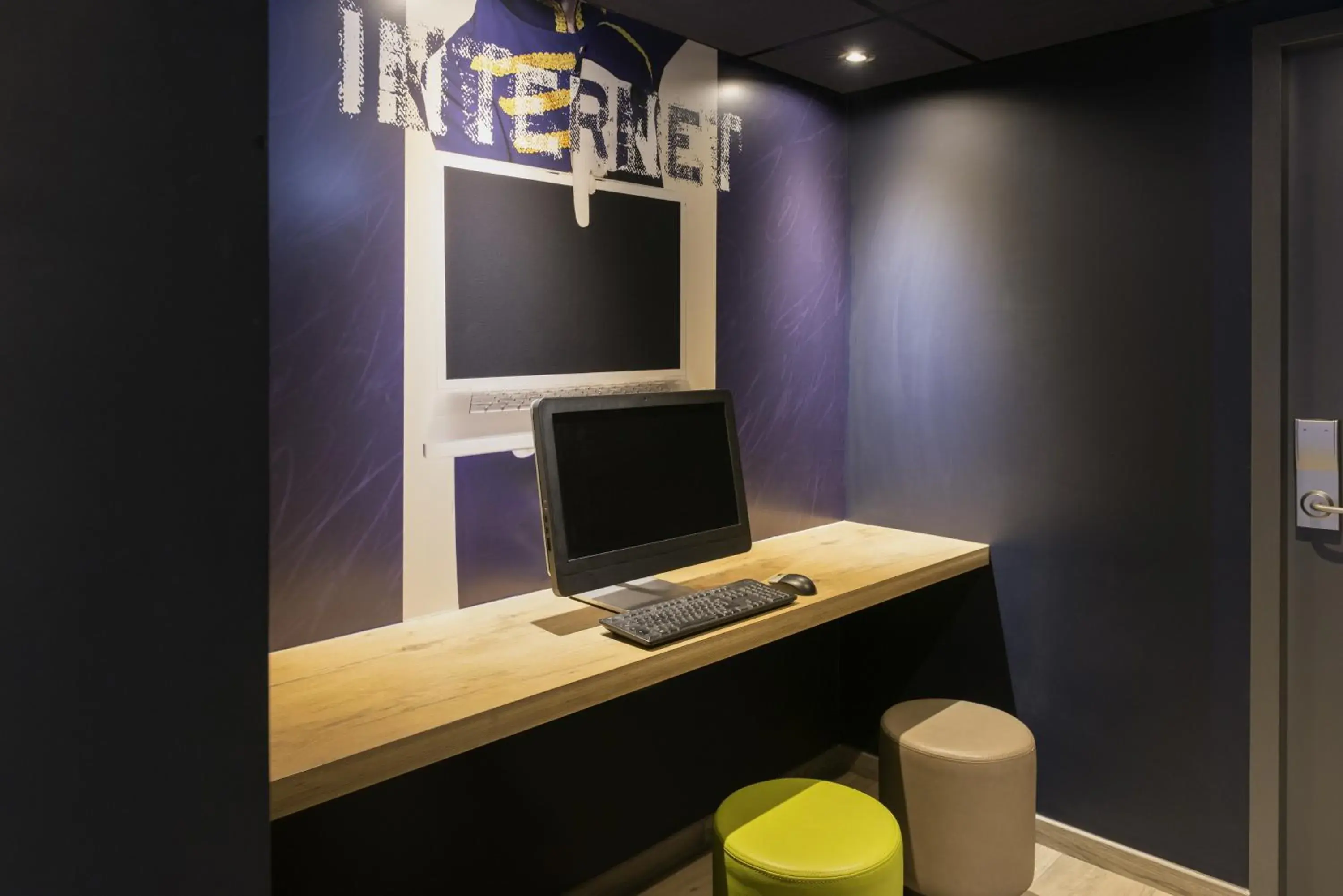 Lobby or reception in ibis budget Lyon Confluence