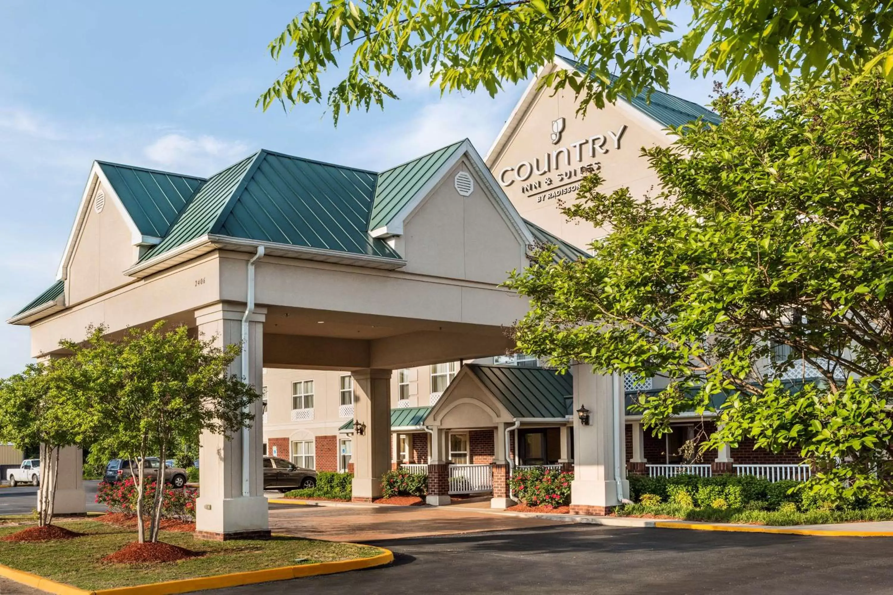 Property Building in Country Inn & Suites by Radisson, Chester, VA