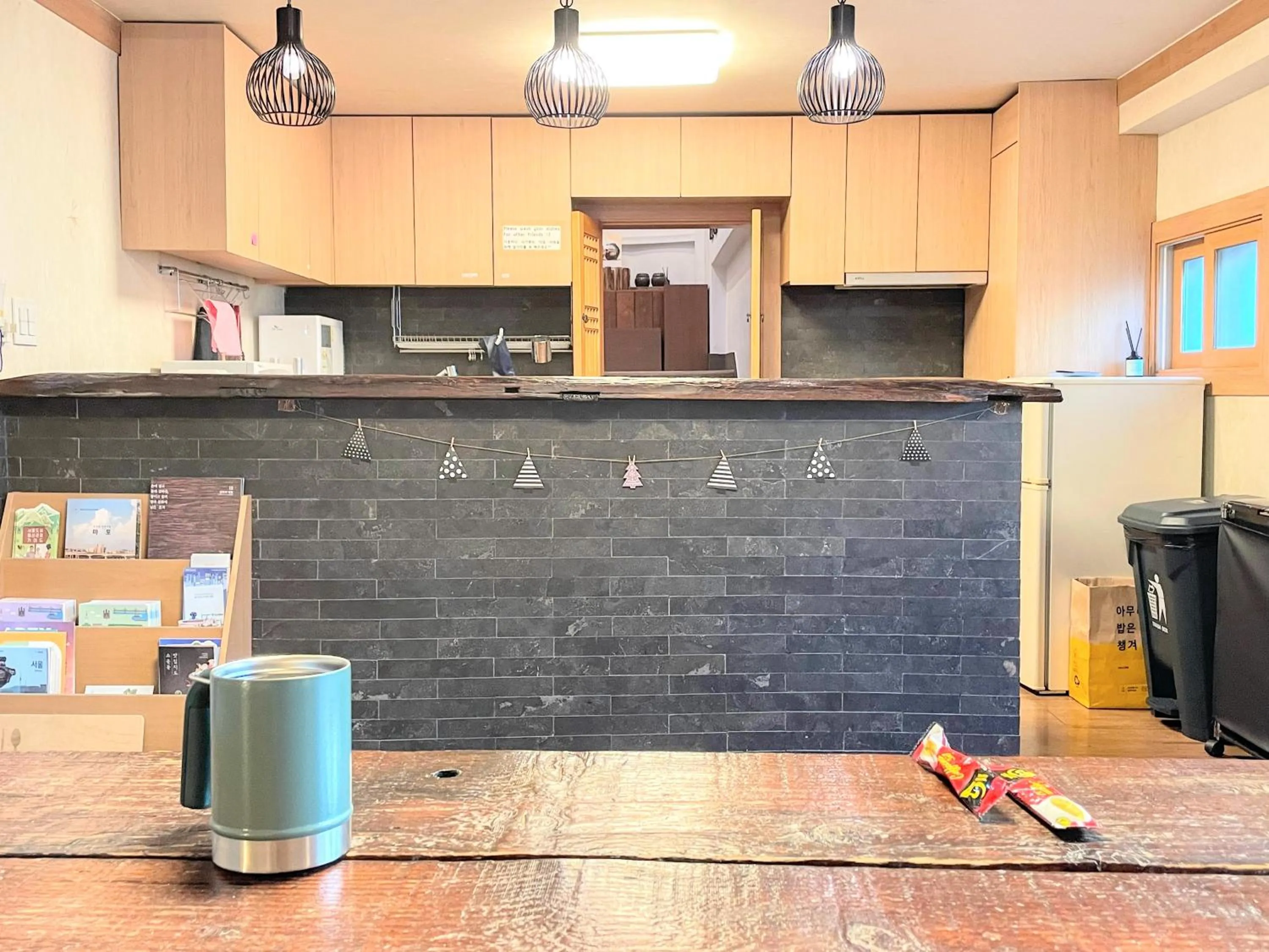 Communal lounge/ TV room in Cocoa Guesthouse