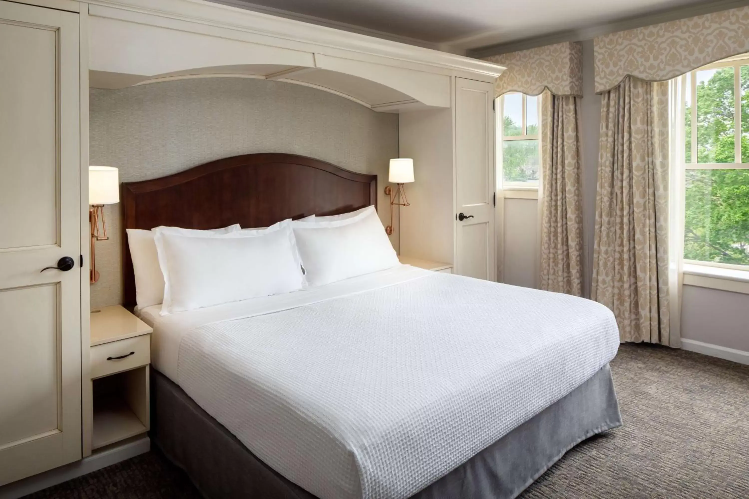 Bedroom, Bed in The Elms Hotel & Spa, a Destination by Hyatt Hotel