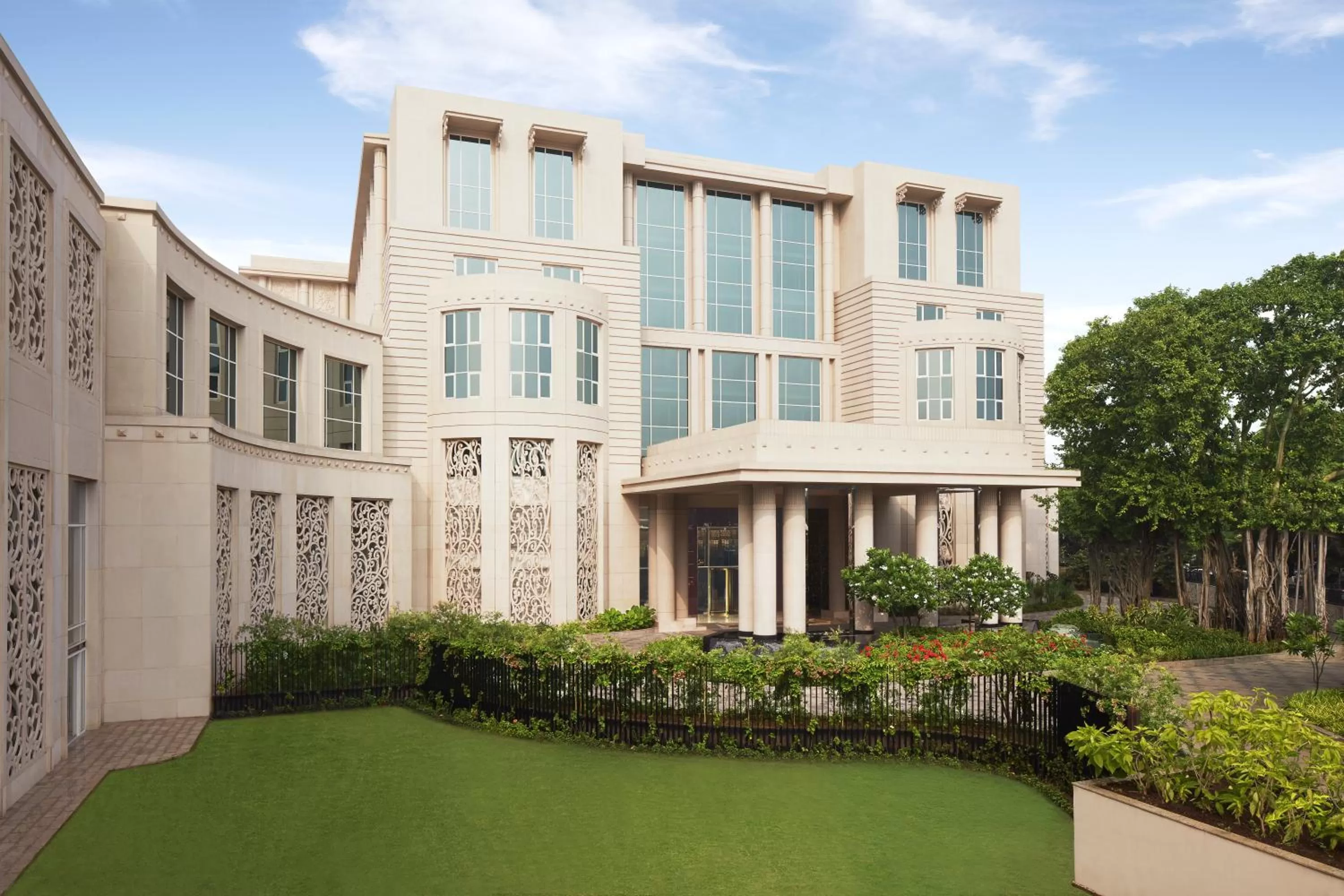 Facade/entrance in Taj Santacruz