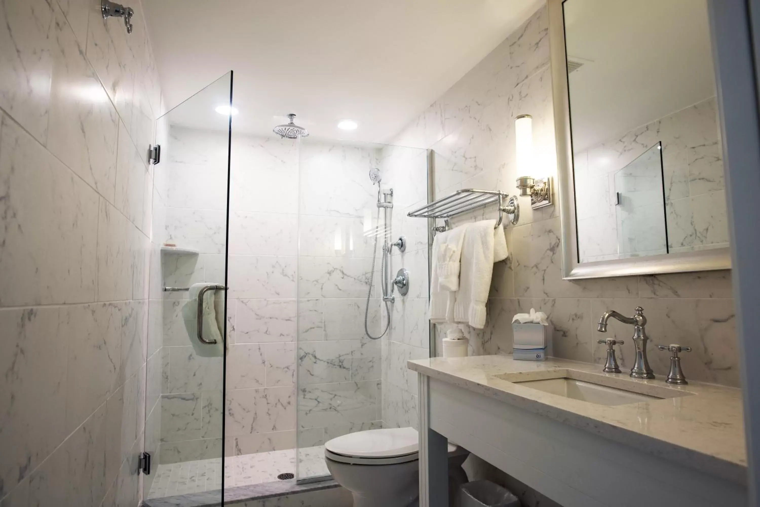 Shower, Bathroom in ICONA Avalon