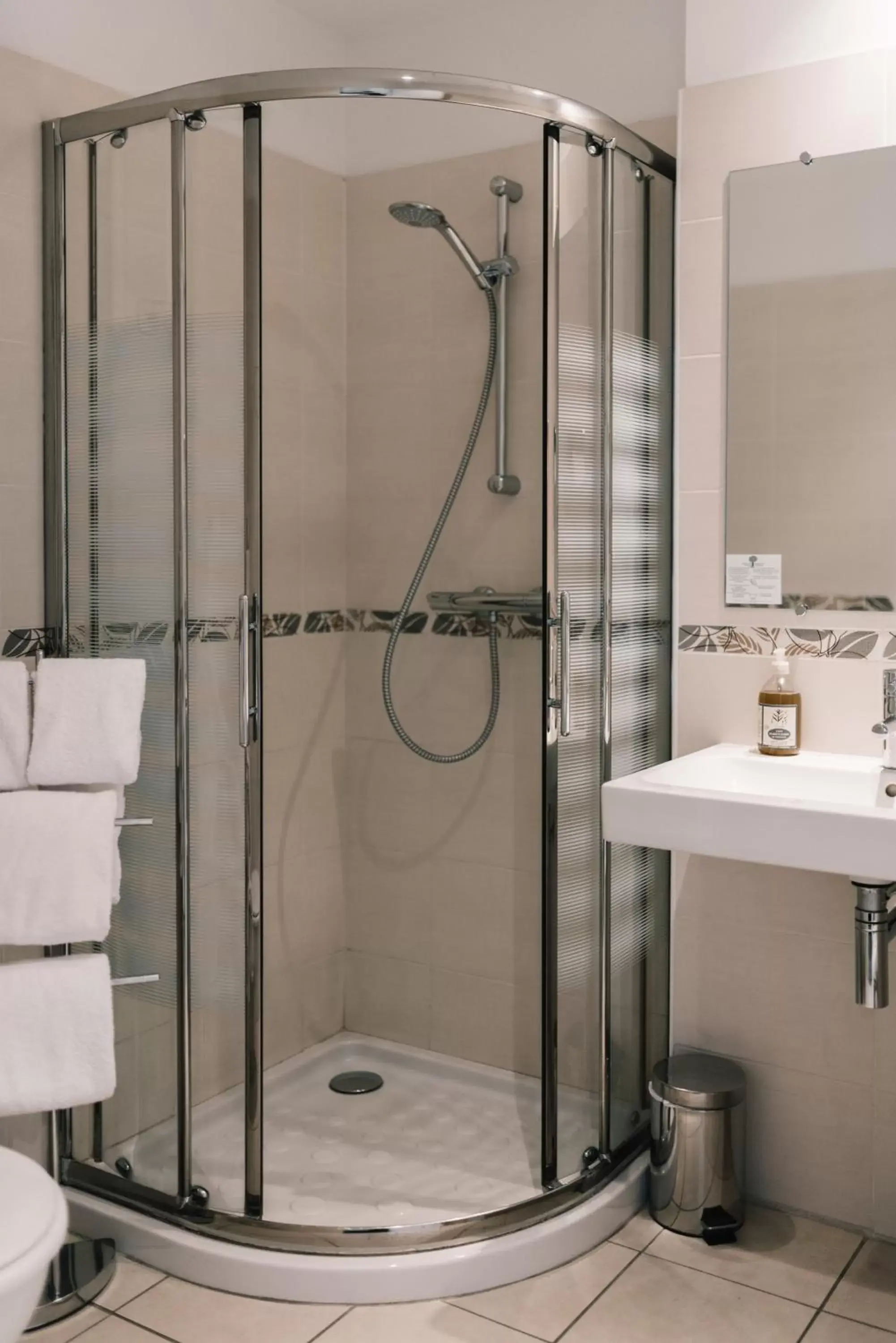 Shower, Bathroom in Hôtel La Résidence