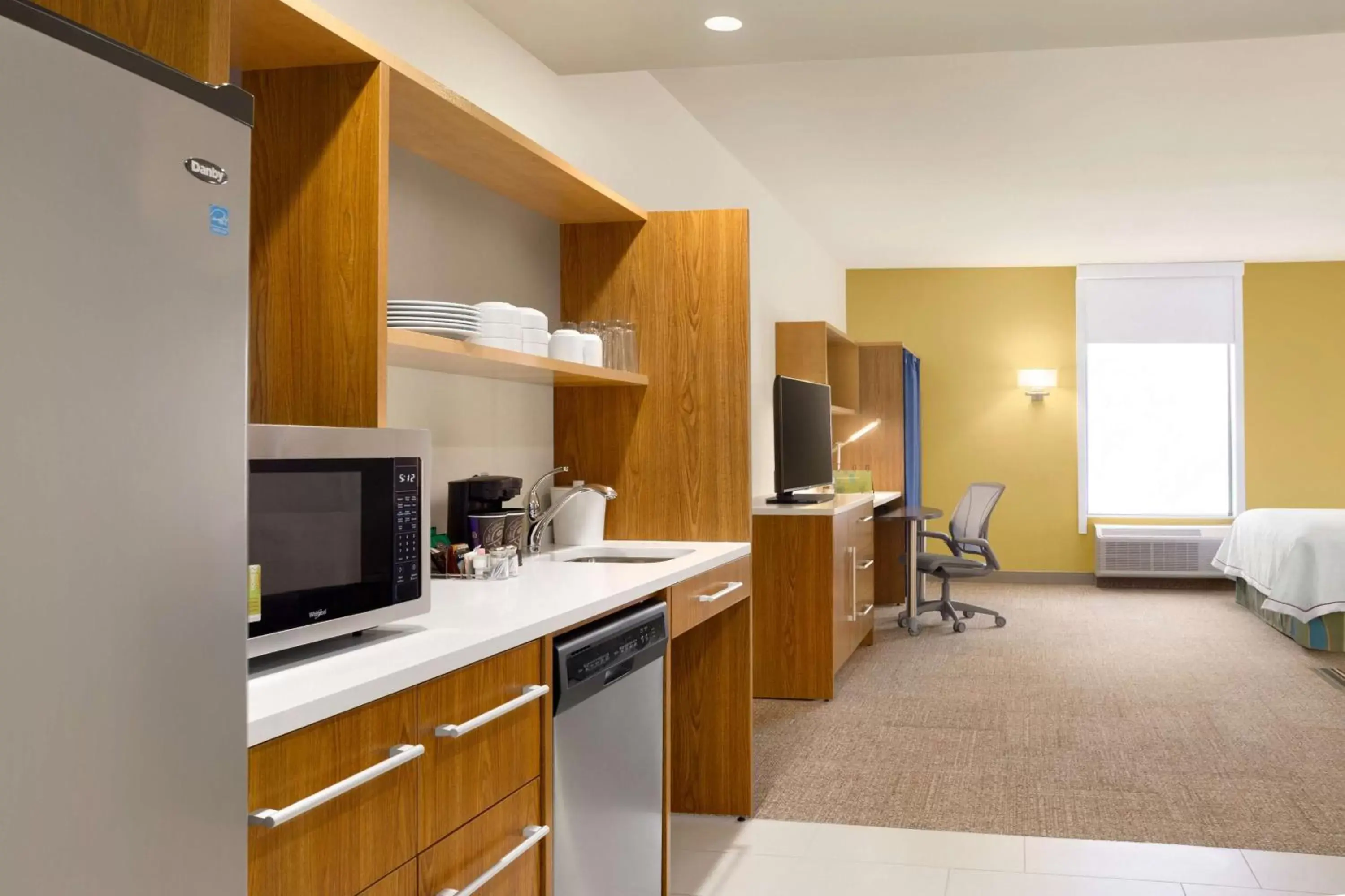 Bedroom, Kitchen/Kitchenette in Home2 Suites By Hilton Birmingham Downtown