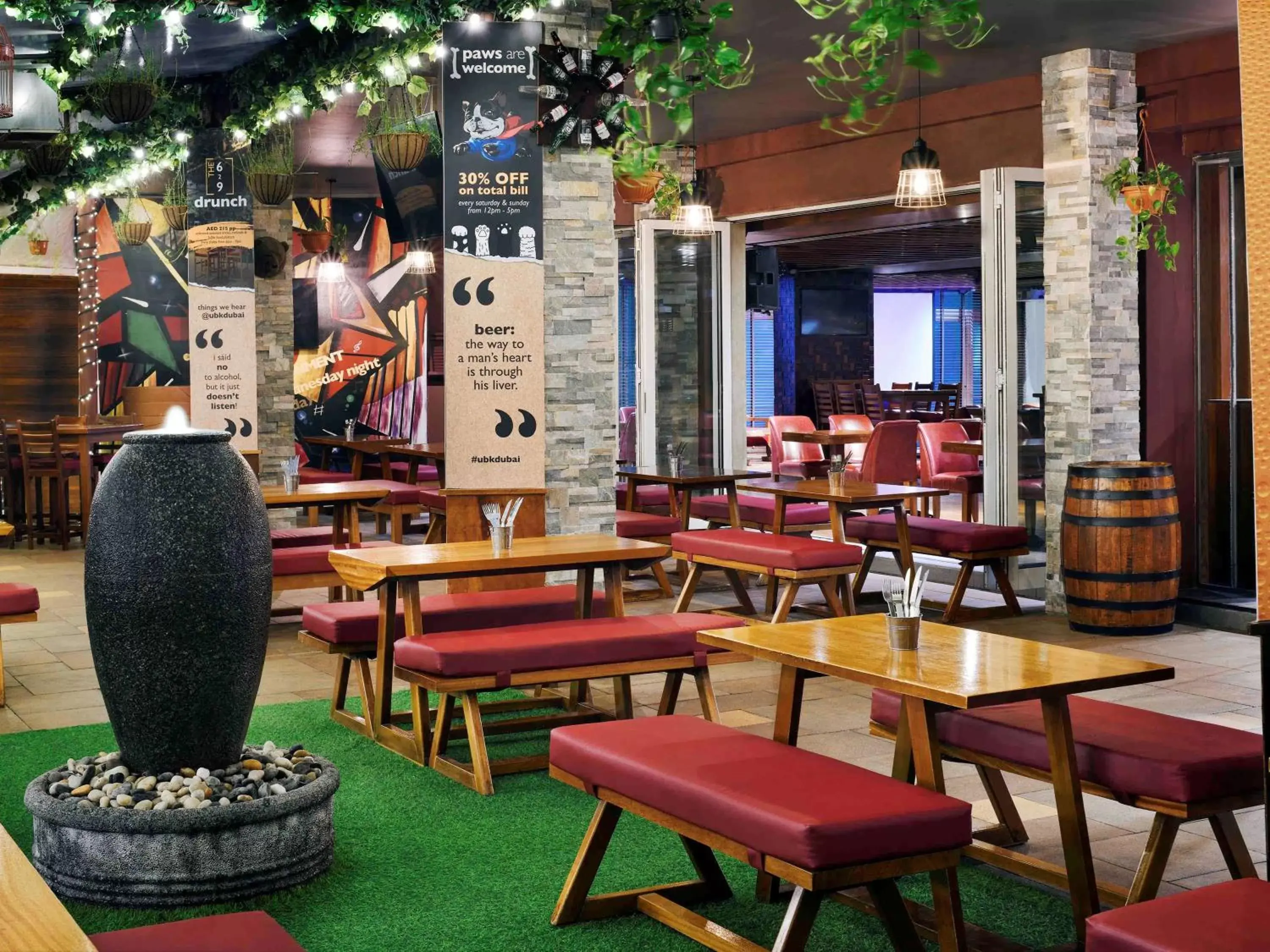 Restaurant/places to eat in Mövenpick Hotel Jumeirah Lakes Towers Dubai