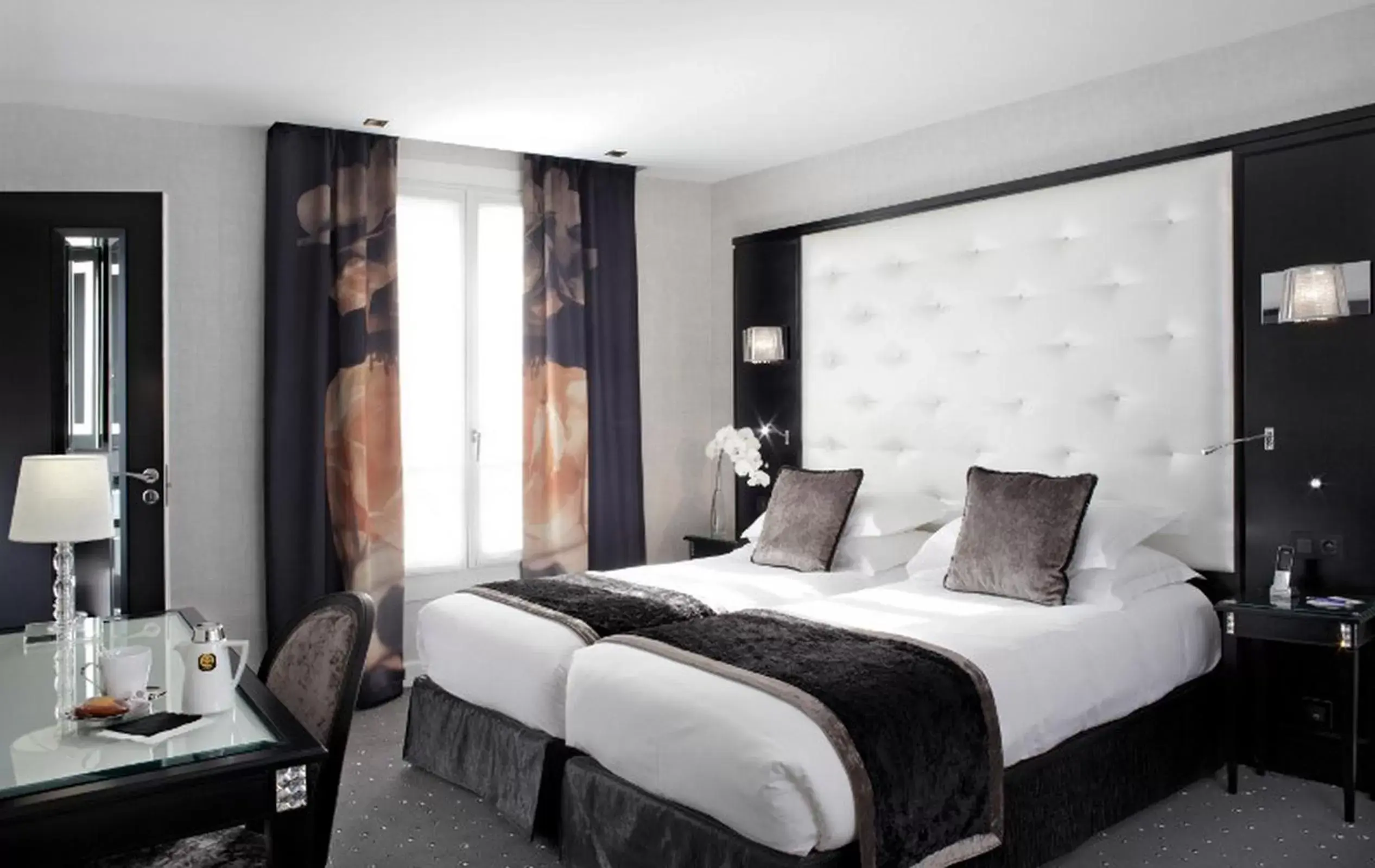 Bed in Maison Albar Hotels Le Diamond