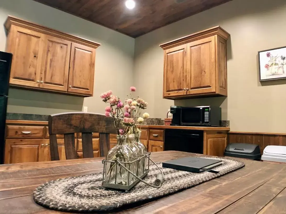 Kitchen/Kitchenette in Sojourner's Lodge & Log Cabin Suites