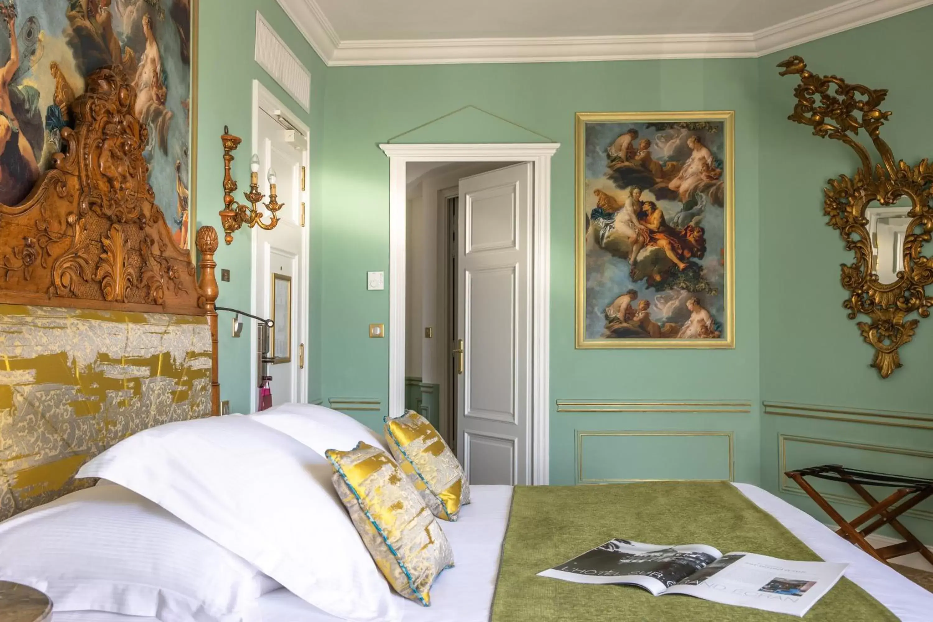 Photo of the whole room, Bed in Hotel Le Negresco