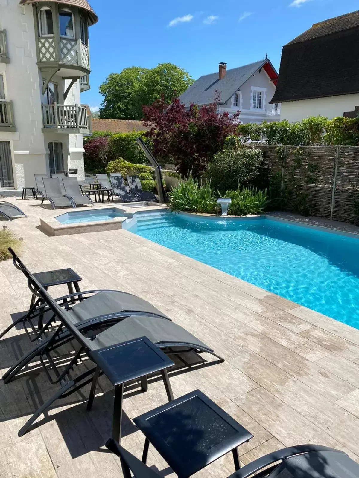 Swimming Pool in Villa Augeval Hôtel de charme & Spa