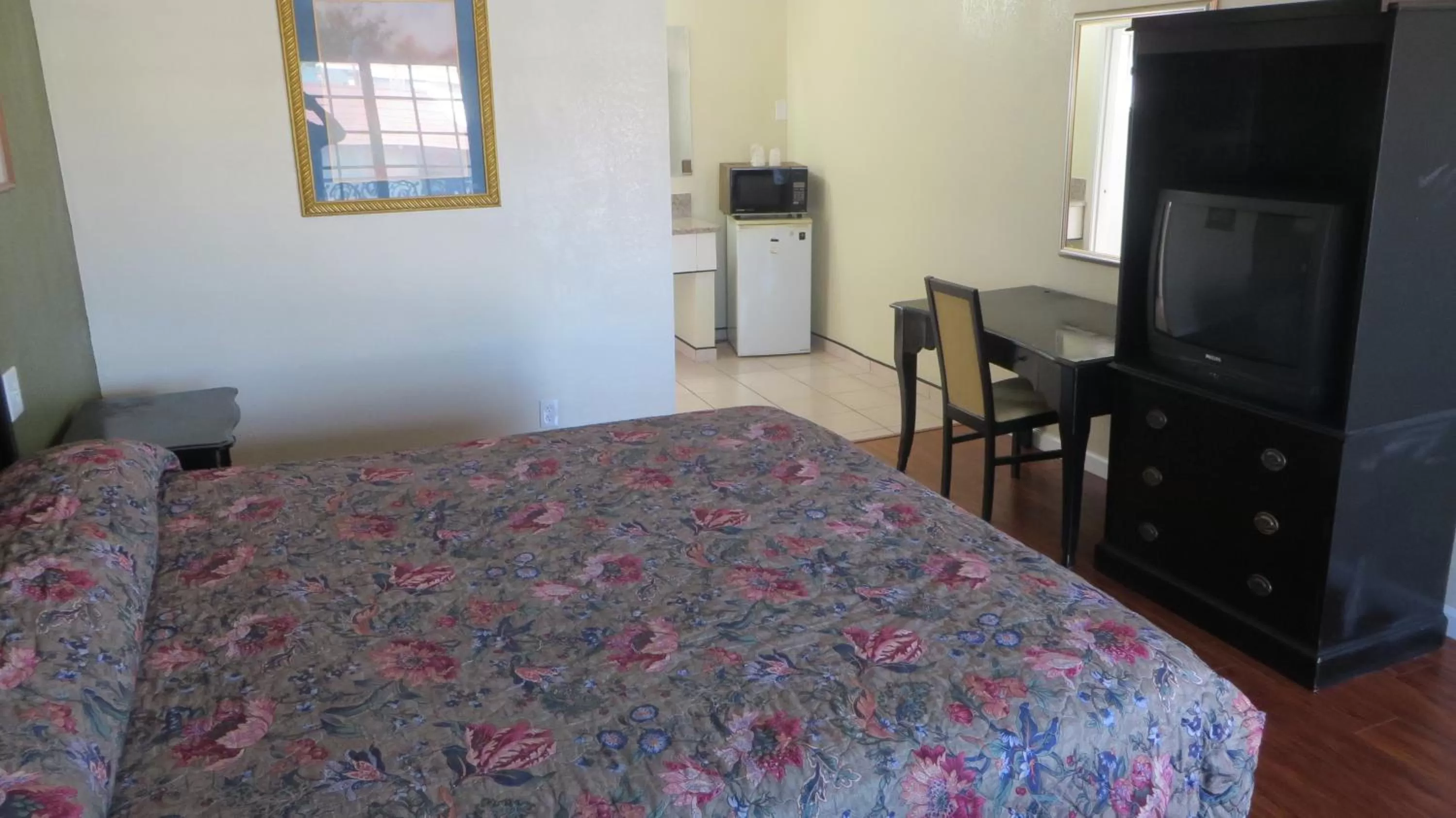 Bedroom, Bed in Castaway Motel