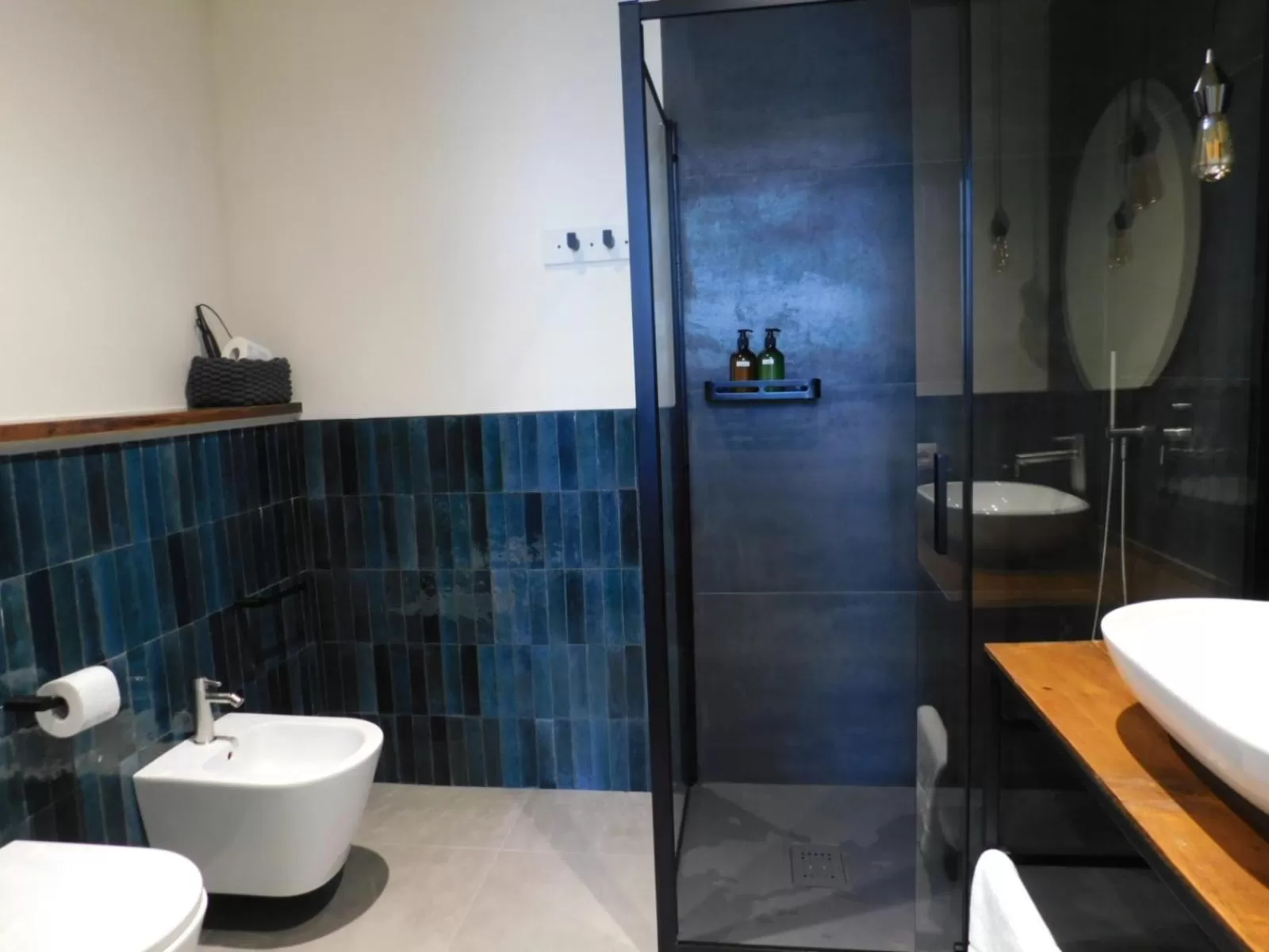 Bathroom in Piumaviola Beds & Apartments