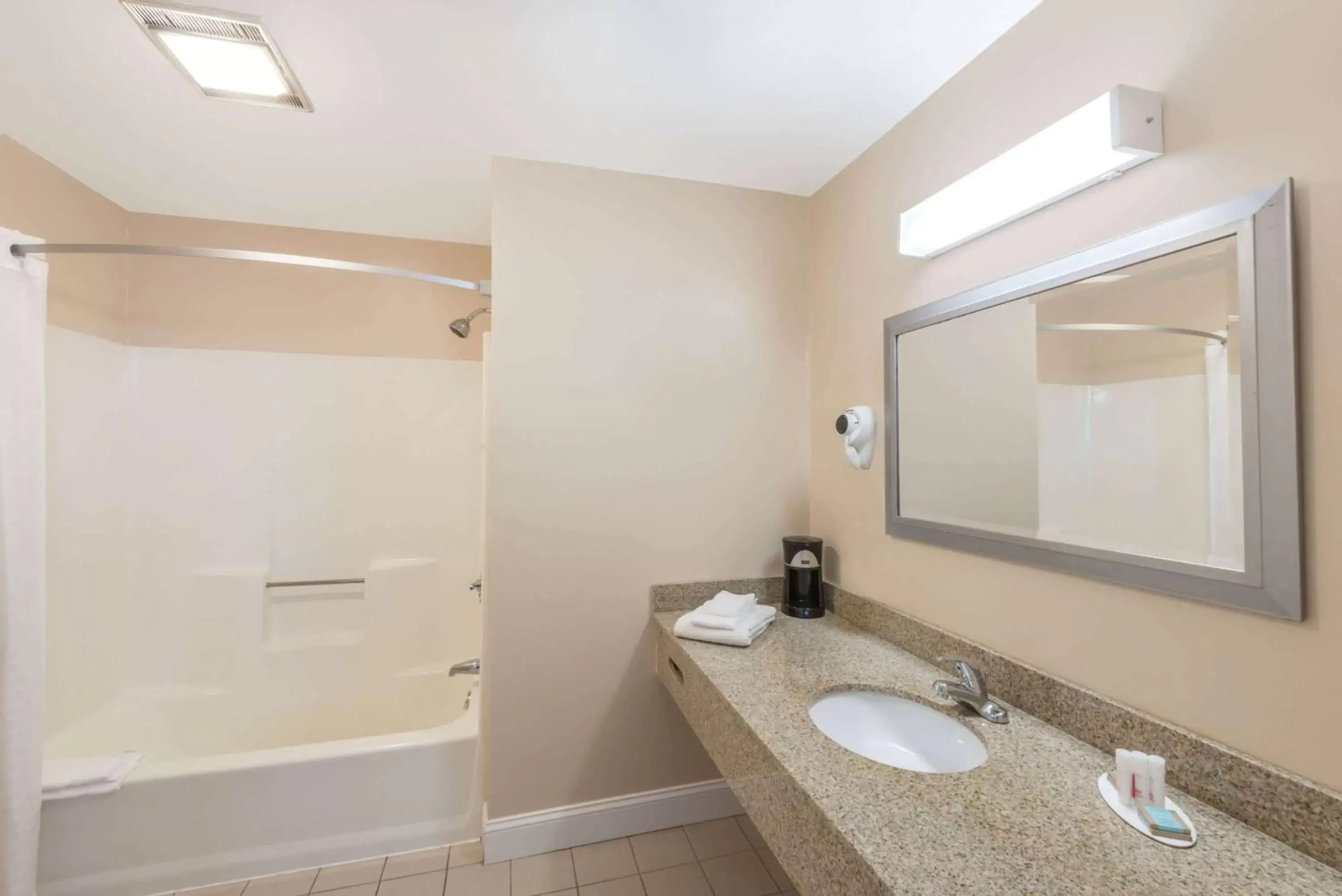 Bathroom in Days Inn by Wyndham Middletown/Newport Area