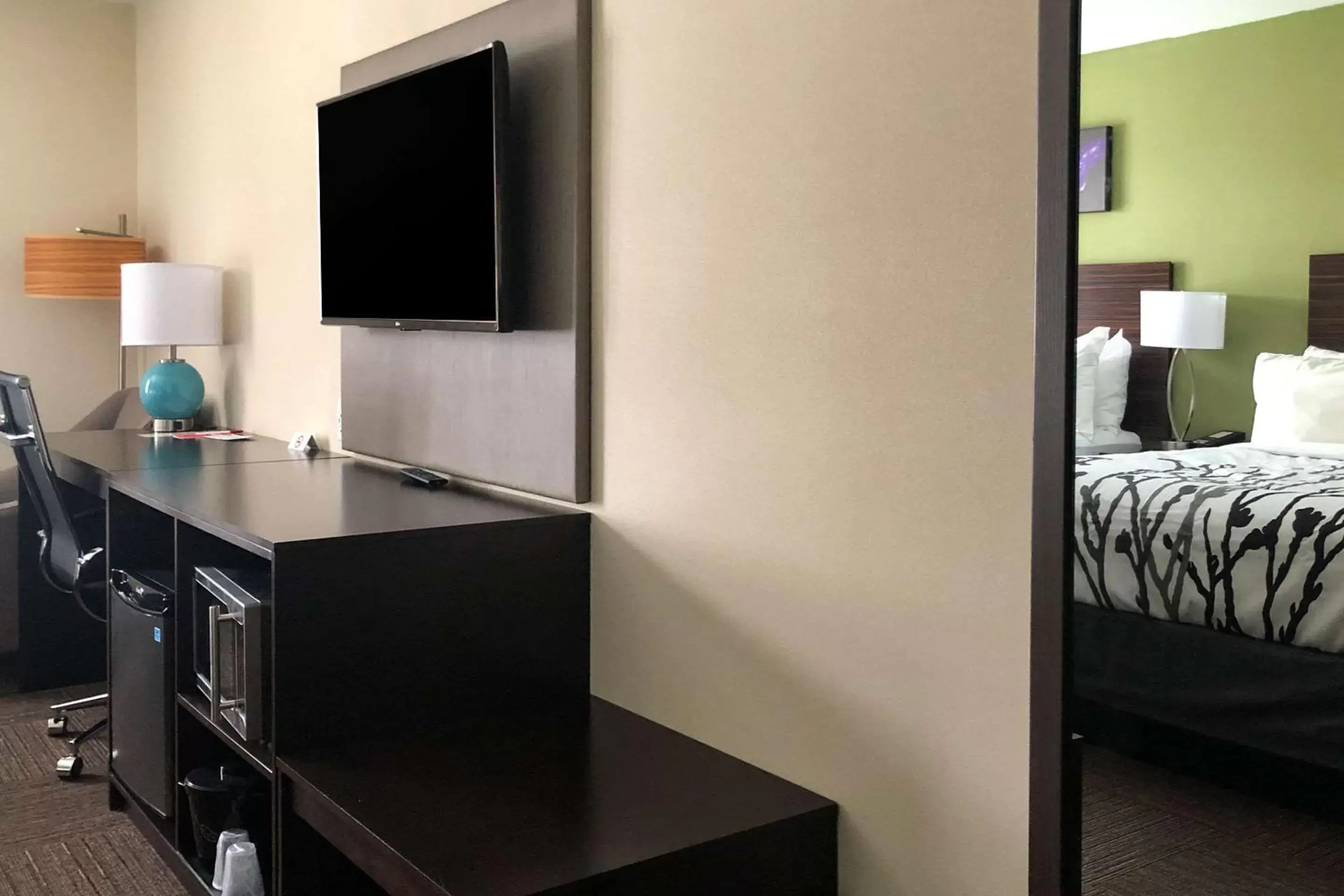 Photo of the whole room, TV/Entertainment Center in Sleep Inn & Suites Quebec City East