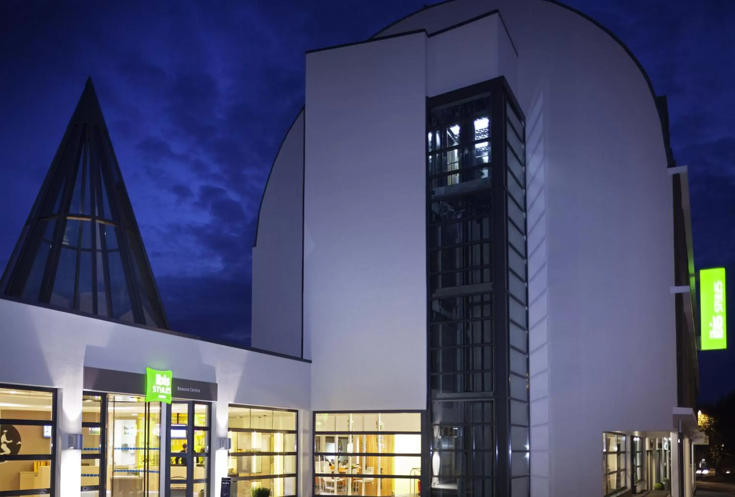 Night, Property Building in ibis Styles Beaune Centre