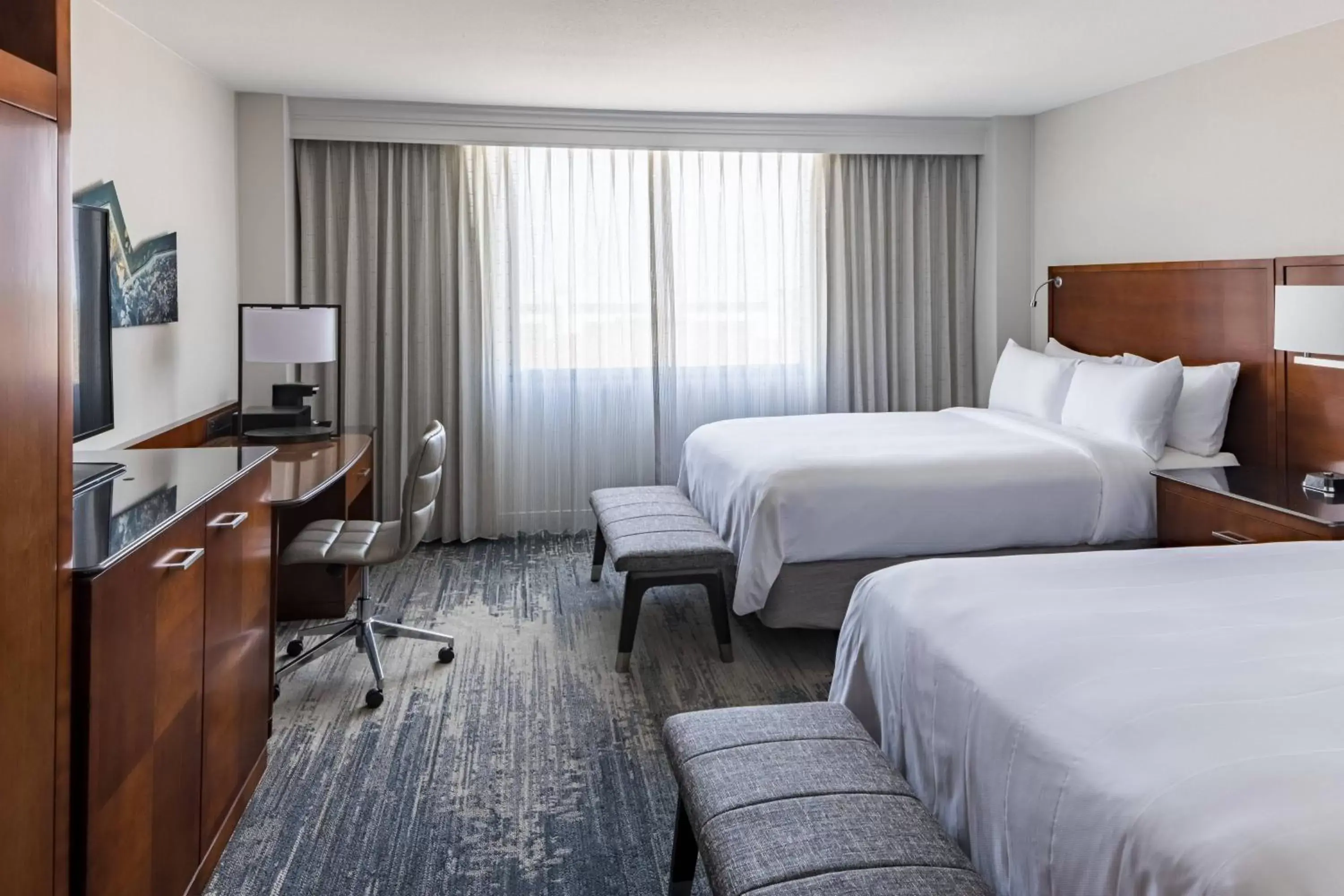 Photo of the whole room, Bed in Richmond Marriott