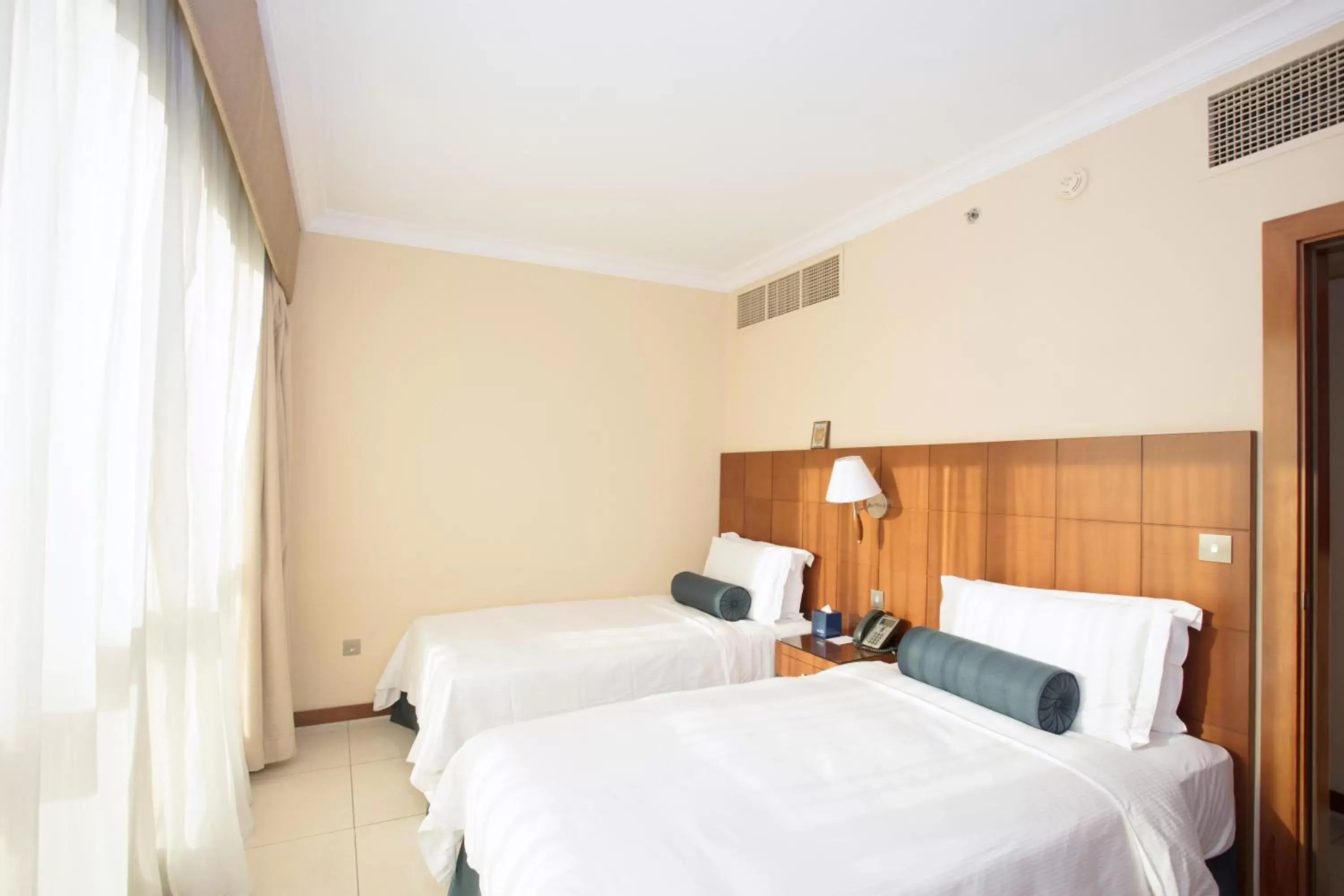 Bedroom, Bed in Al Rawda Arjaan by Rotana, Abu Dhabi Bedroom, Bed in Al Rawda Arjaan by Rotana, Abu Dhabi