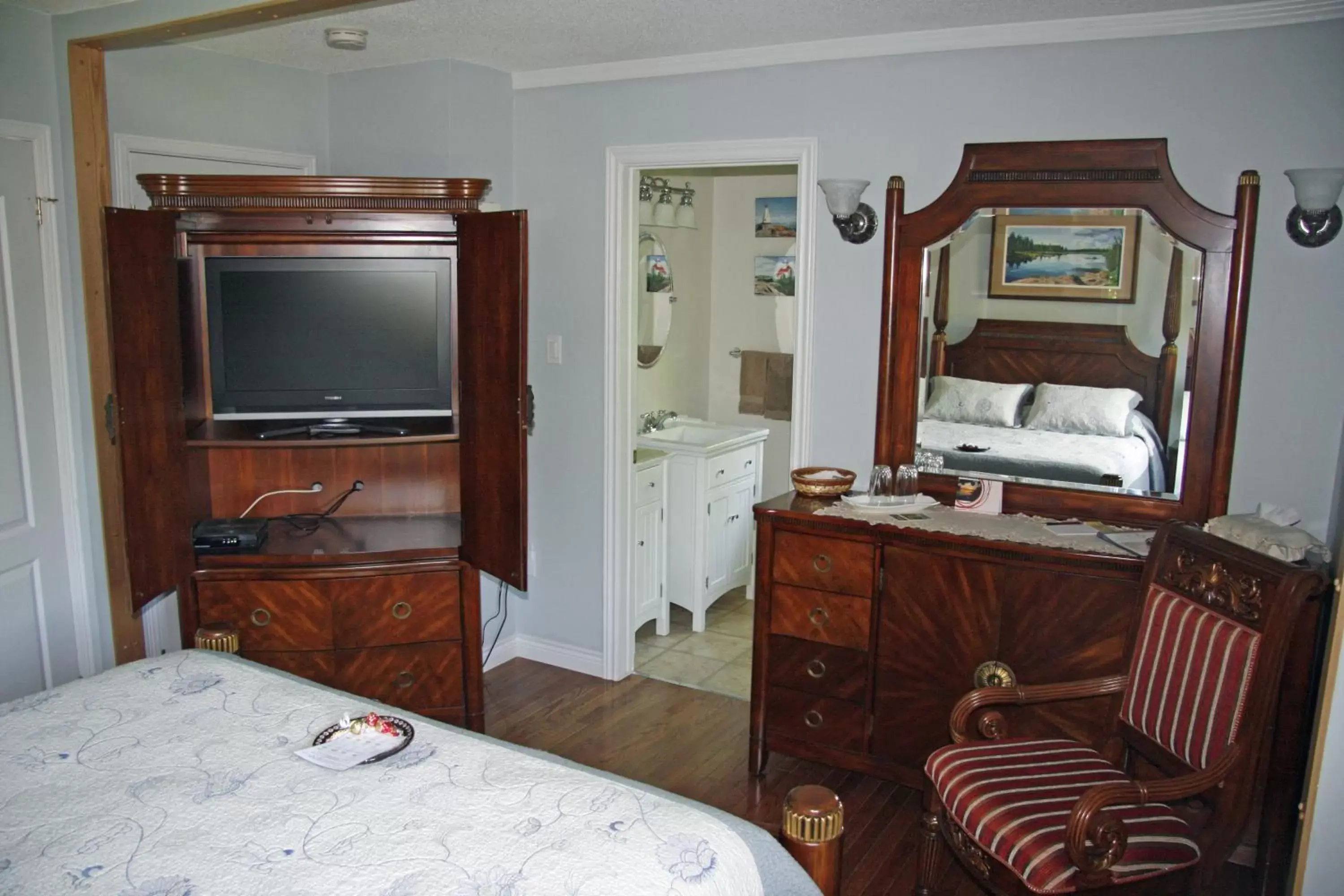 Bedroom, TV/Entertainment Center in Tucked Inn the Harbour B&B