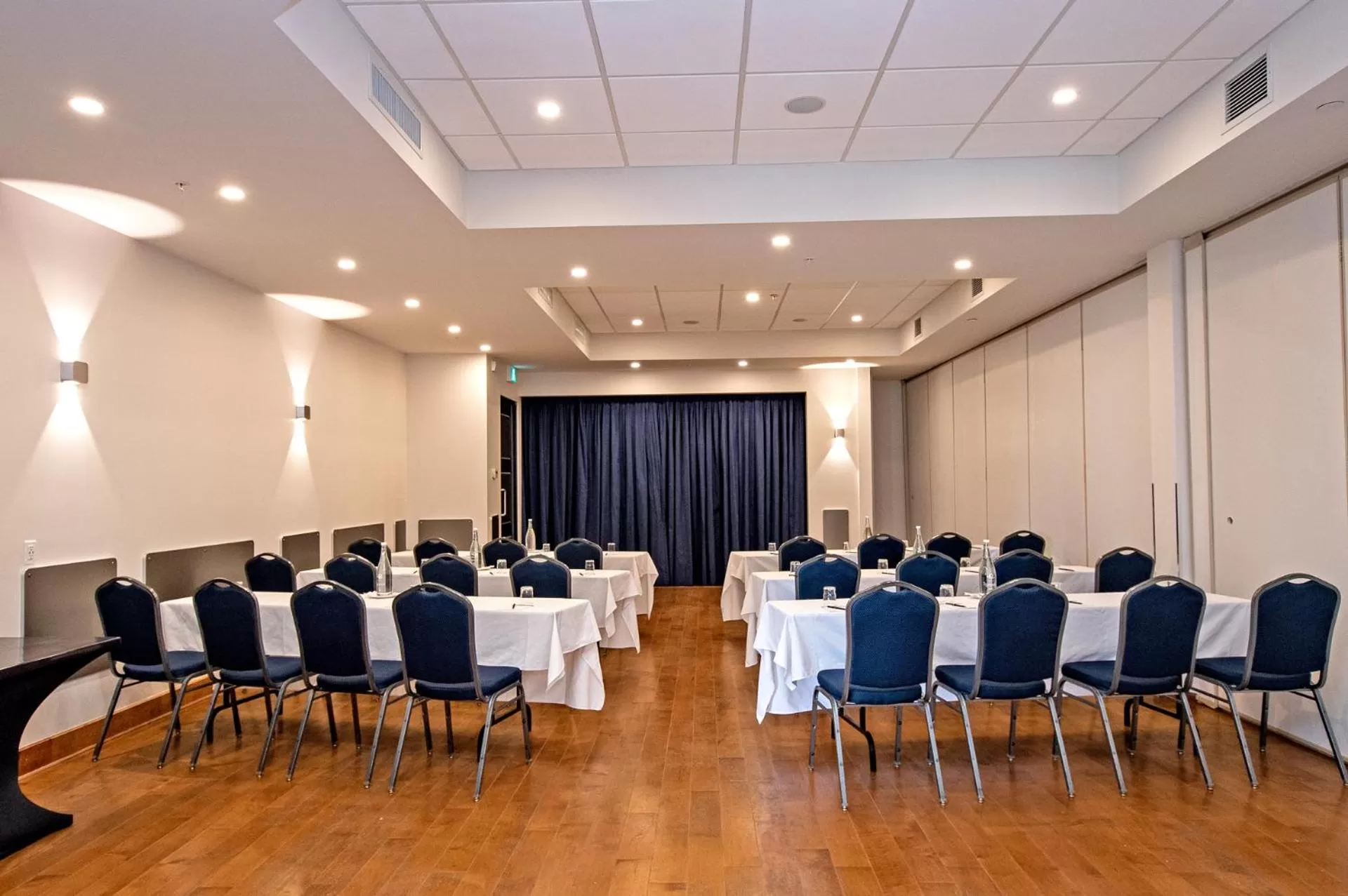 Business facilities in Hôtel Le Navigateur