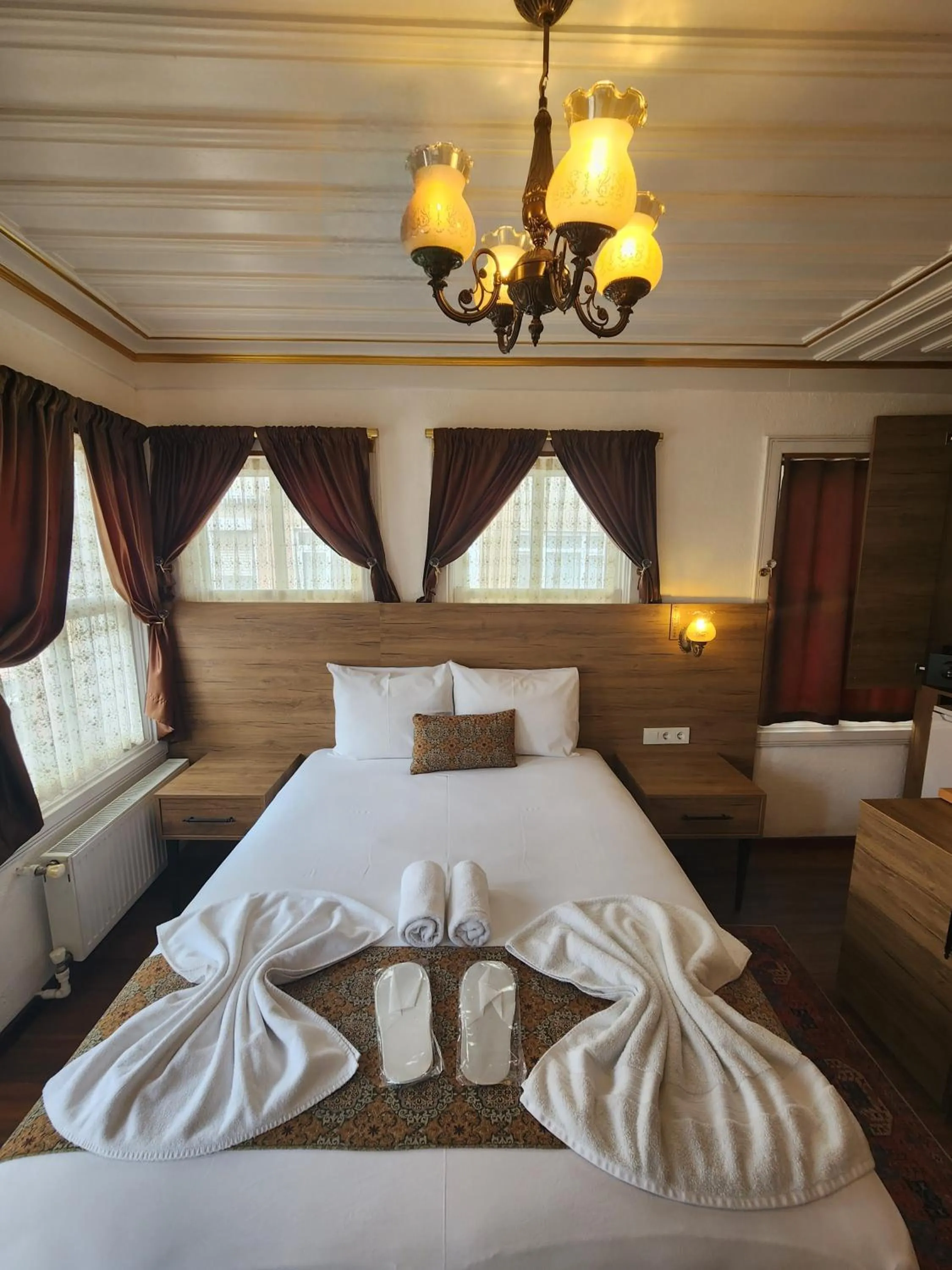 Photo of the whole room, Bed in Kadıköy White House
