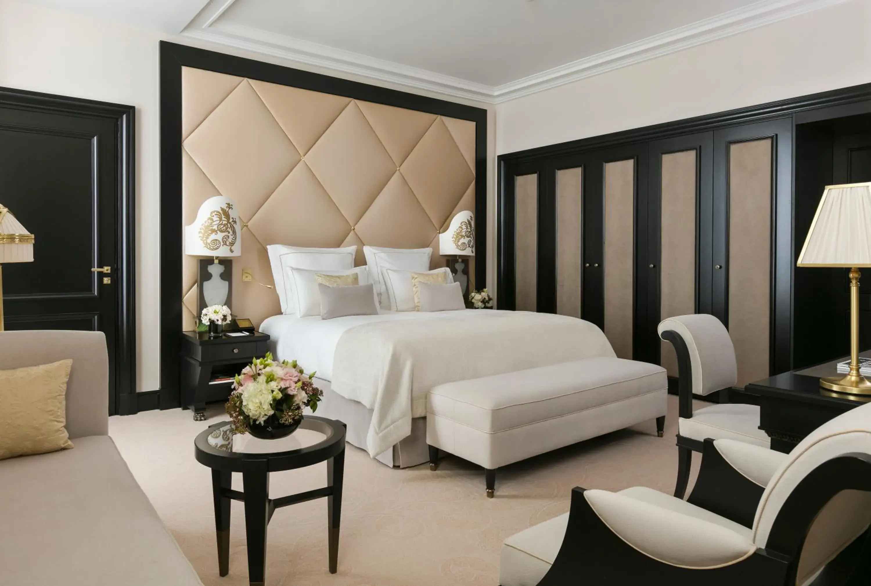 Photo of the whole room, Bed in Hotel Barriere Le Fouquet's