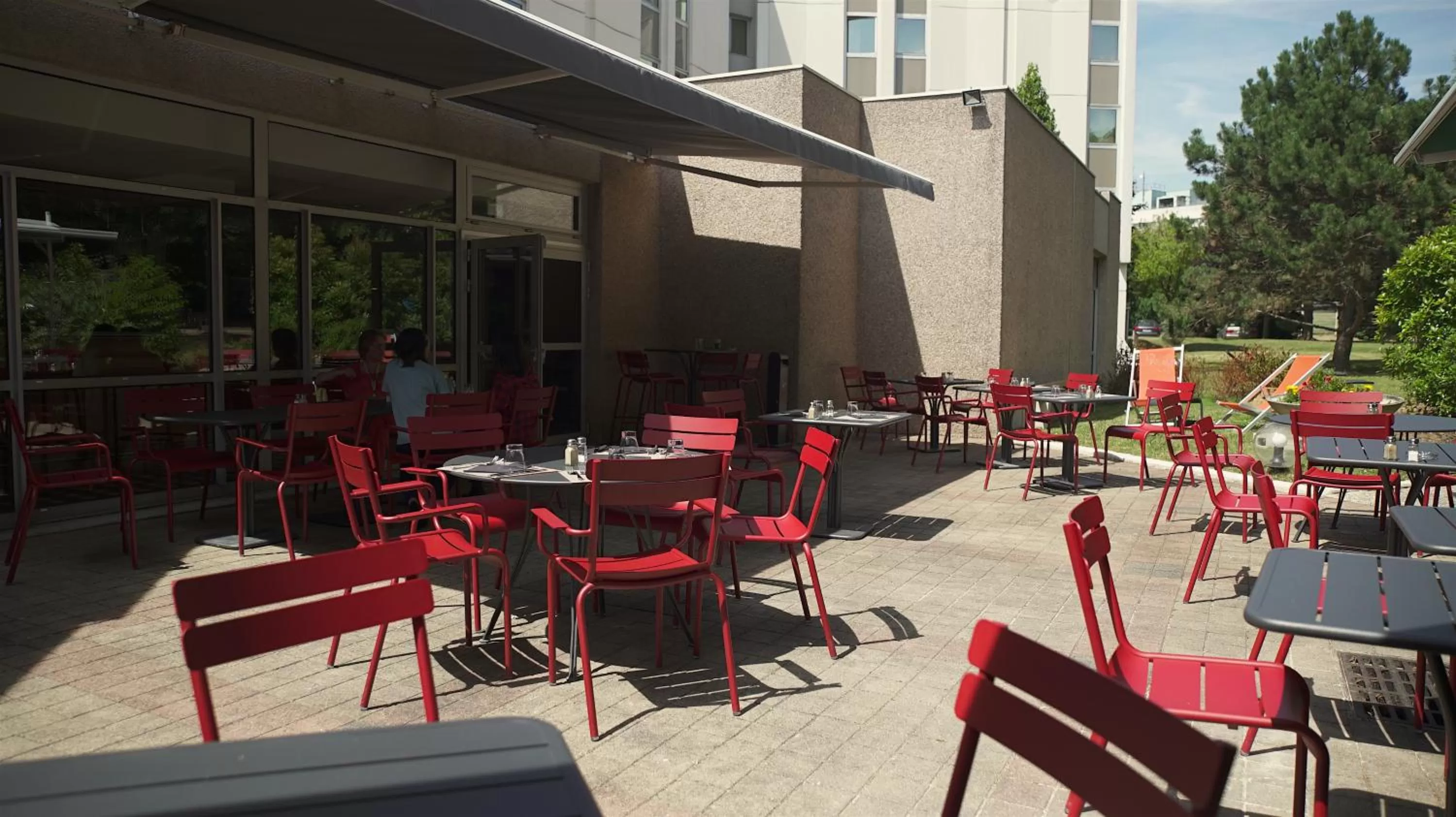 Restaurant/places to eat in Mercure Paris Roissy CDG