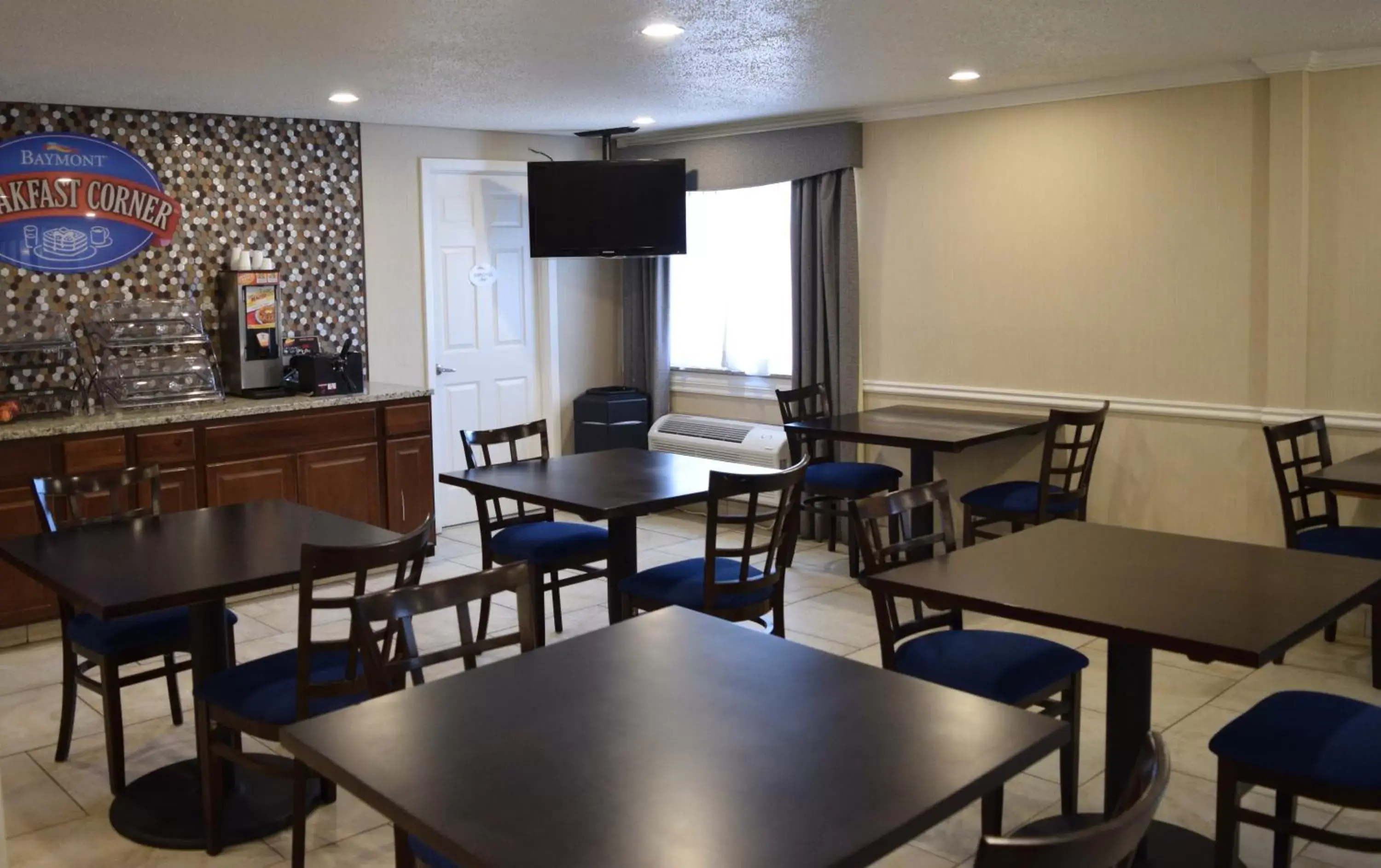 Continental breakfast, Restaurant/Places to Eat in Baymont by Wyndham Texarkana