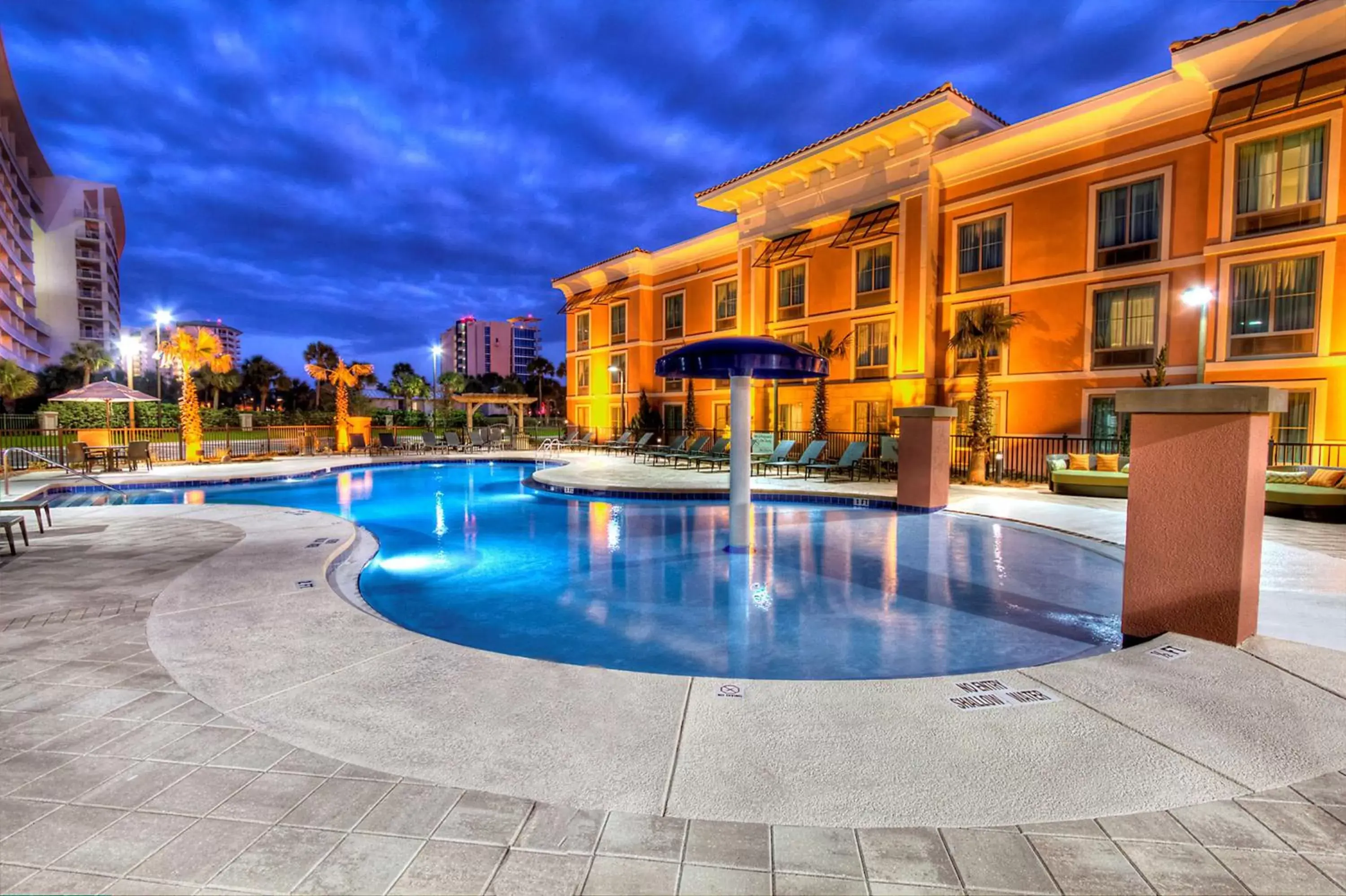 Pool view, Property Building in Hampton Inn & Suites Destin