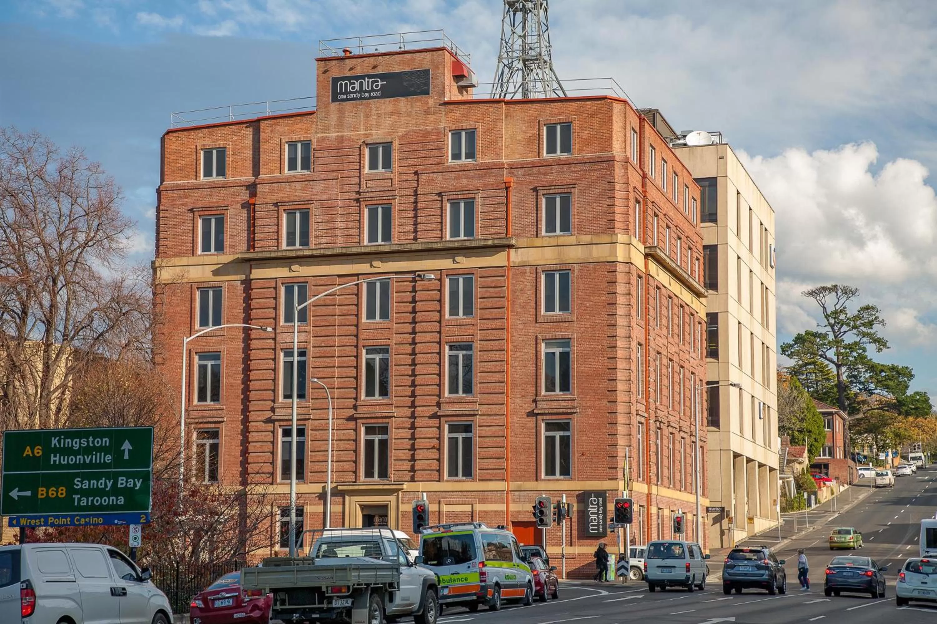 Facade/entrance in Mantra One Sandy Bay Road