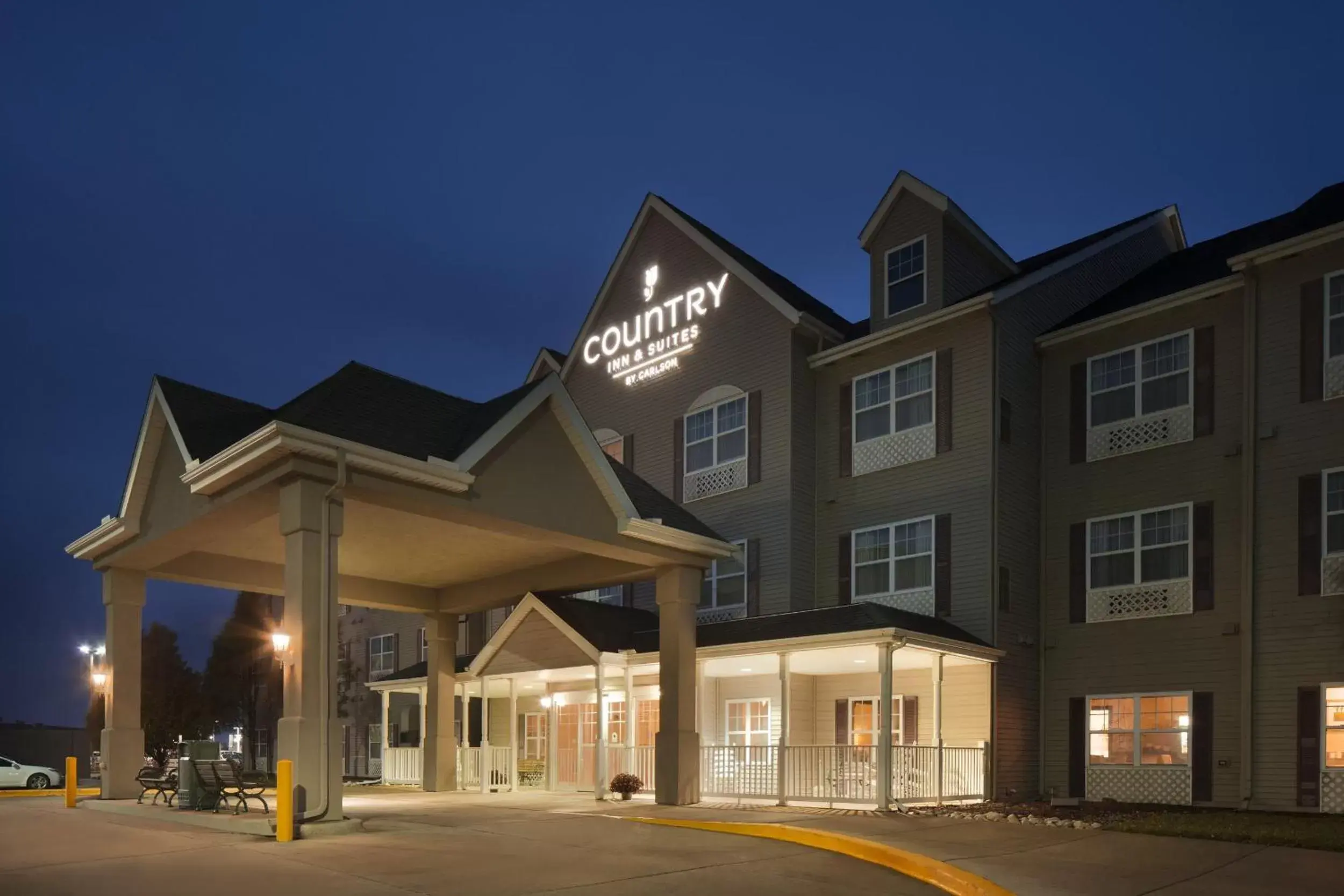 Property Building in Country Inn & Suites by Radisson, Champaign North, IL