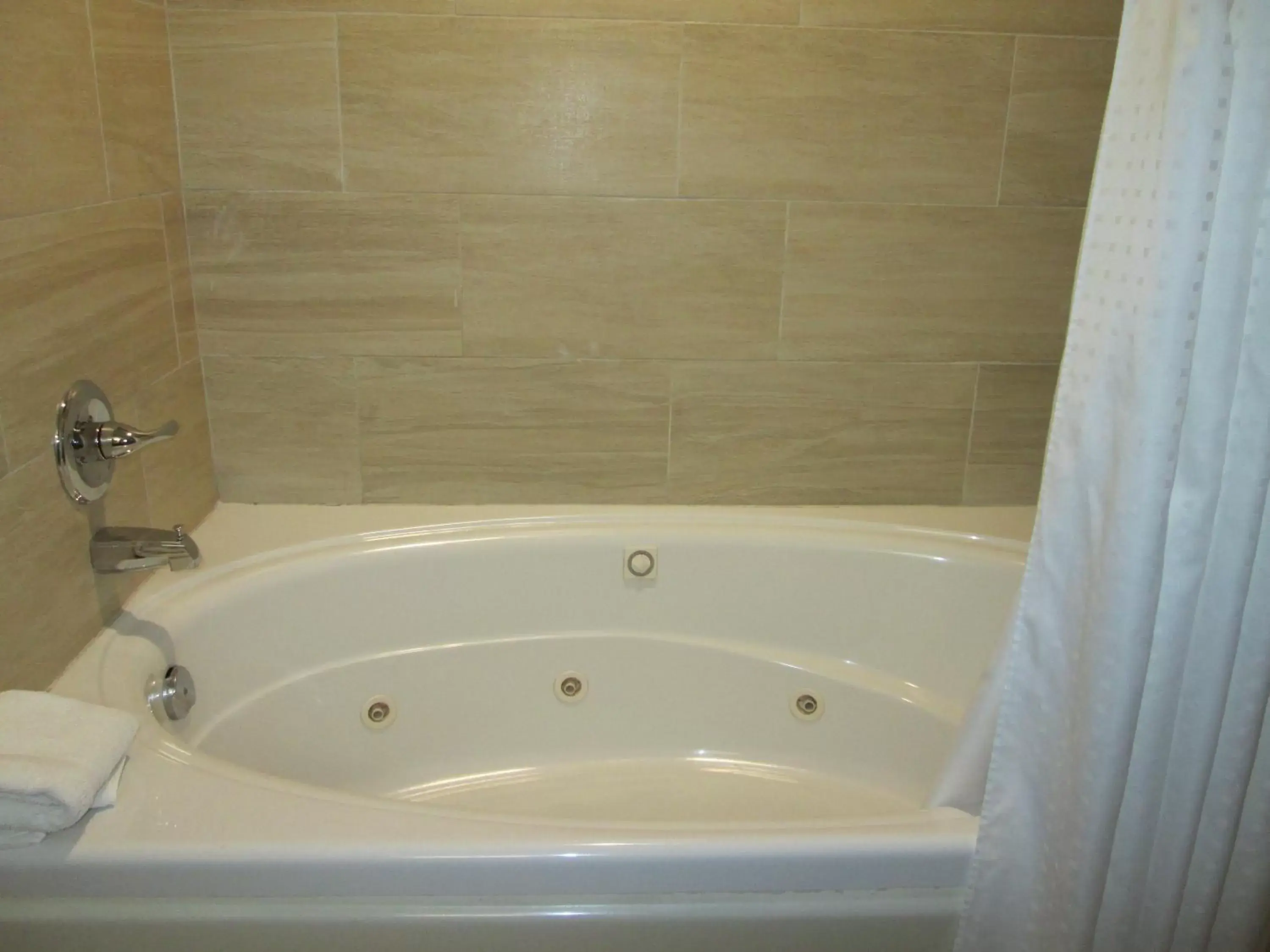 Photo of the whole room, Bathroom in Holiday Inn Express Cloverdale - Greencastle, an IHG Hotel