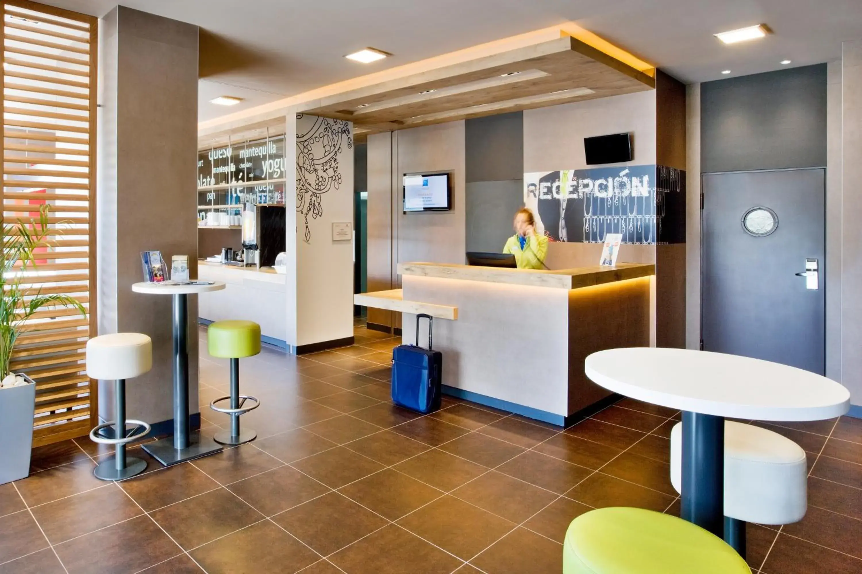 Lobby or reception, Lounge/Bar in Ibis Budget Madrid Getafe