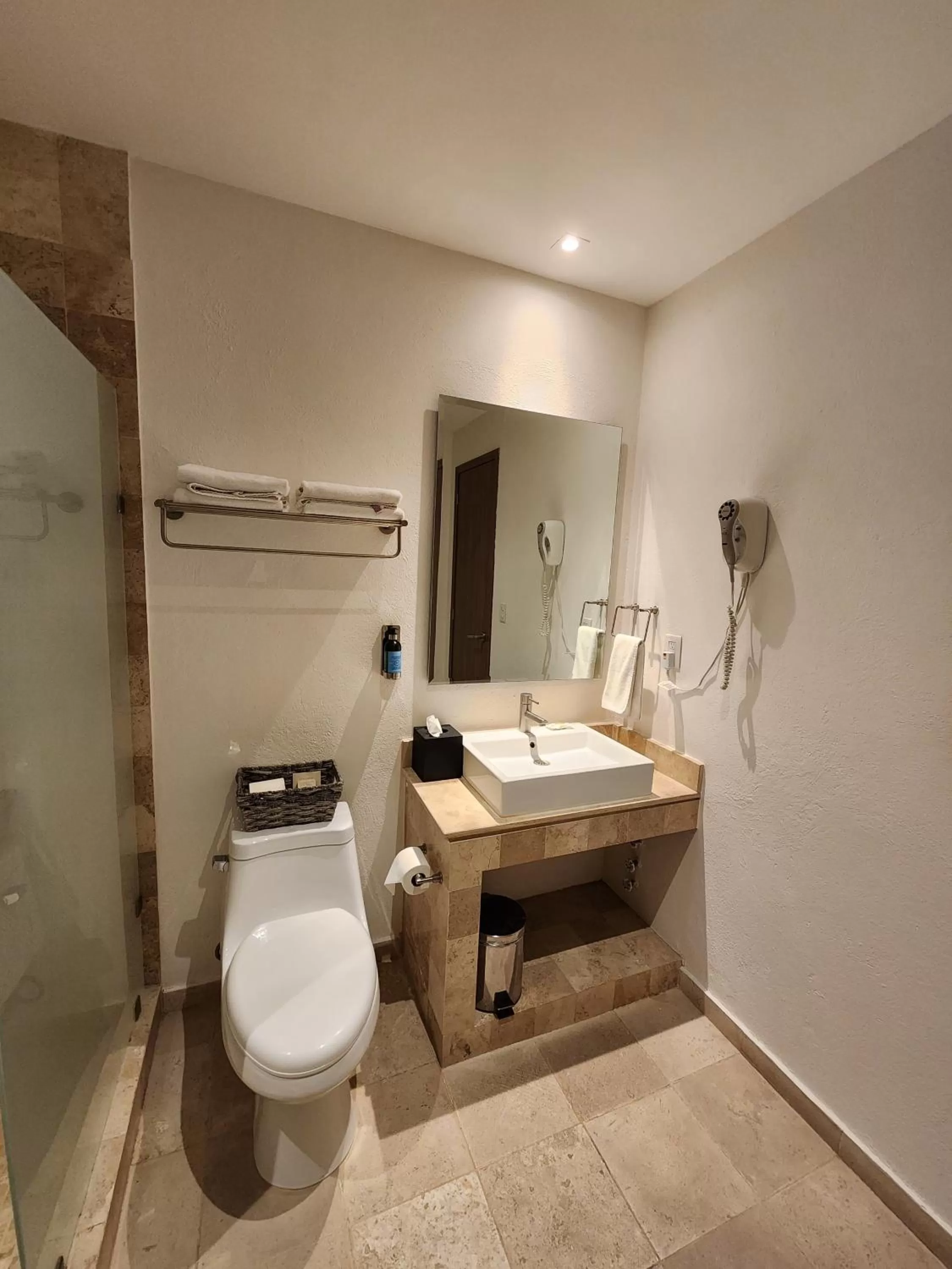 Bathroom in Ilo Rojo San Miguel de Allende Curamoria Collection