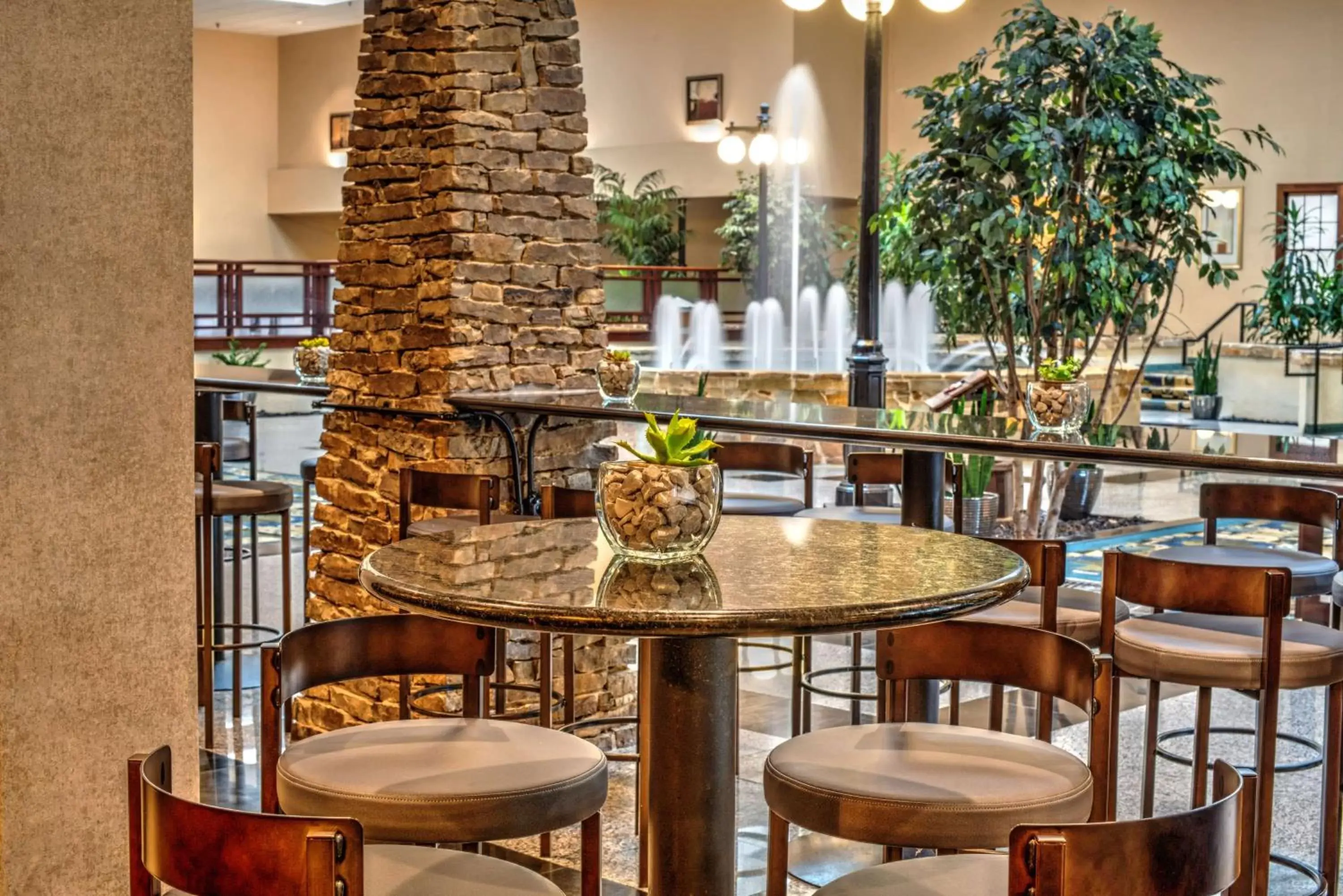 Lounge or bar in Radisson Hotel North Fort Worth Fossil Creek